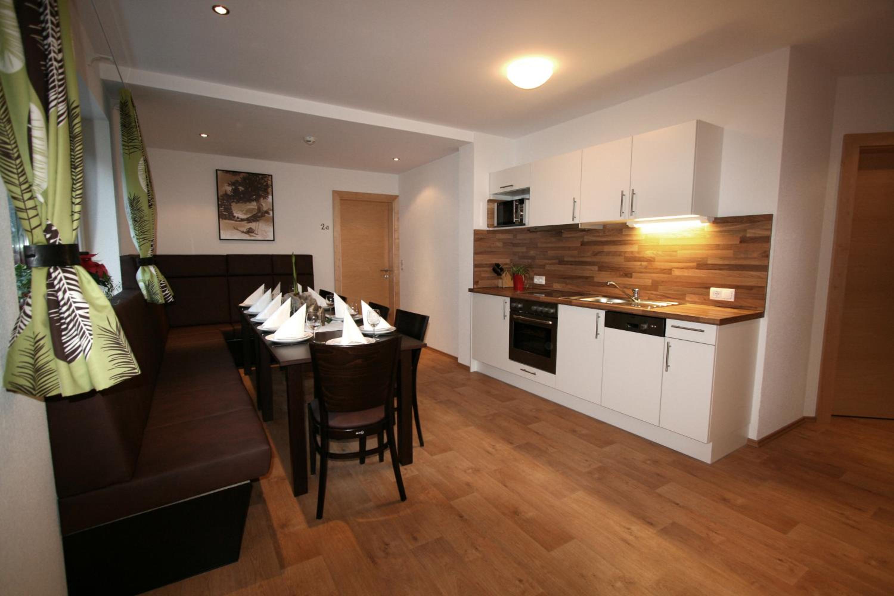  Three-Bedroom Apartment with Private Terrace  - Photo 13
