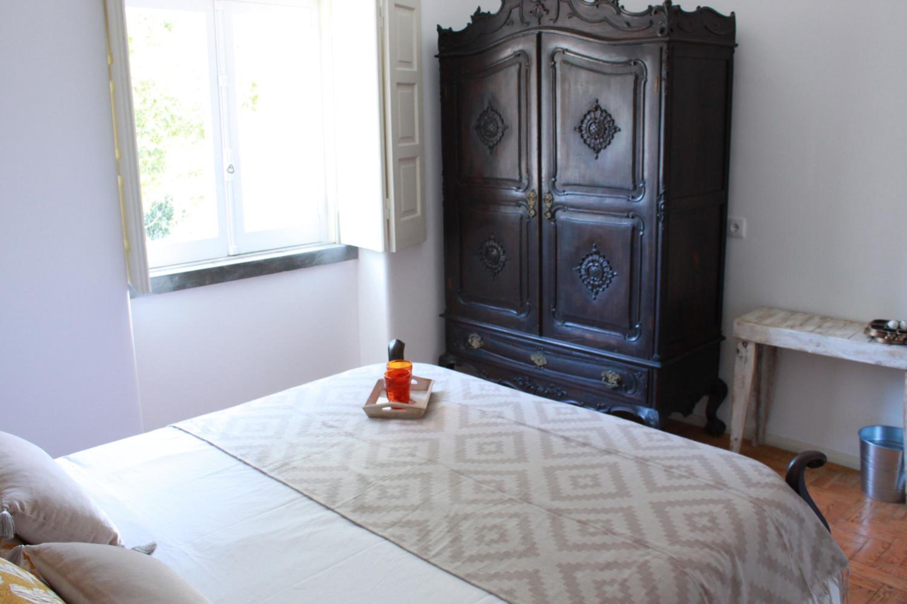 Large Double Room with Shared Bathroom photo 3