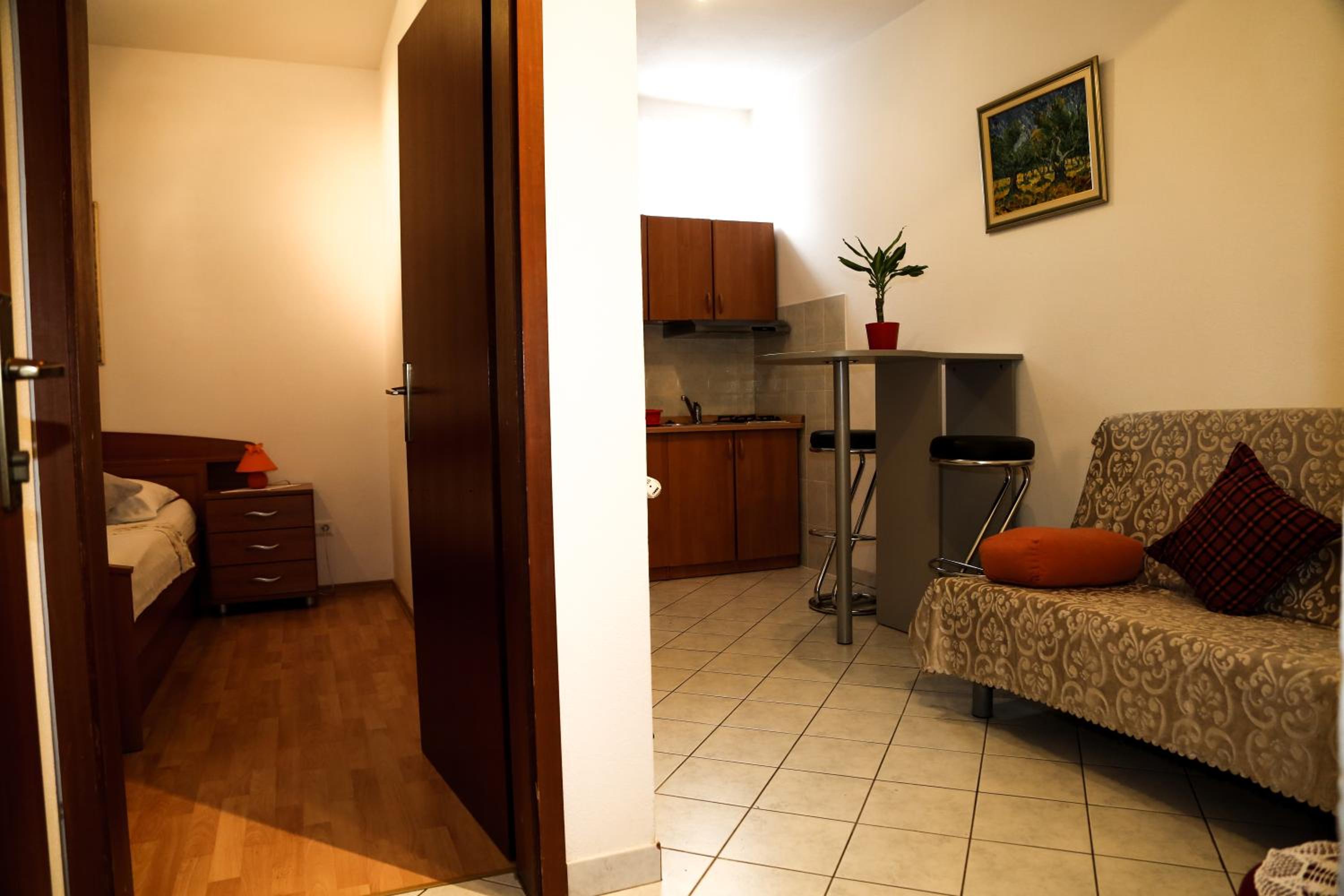 One-Bedroom Apartment photo 2