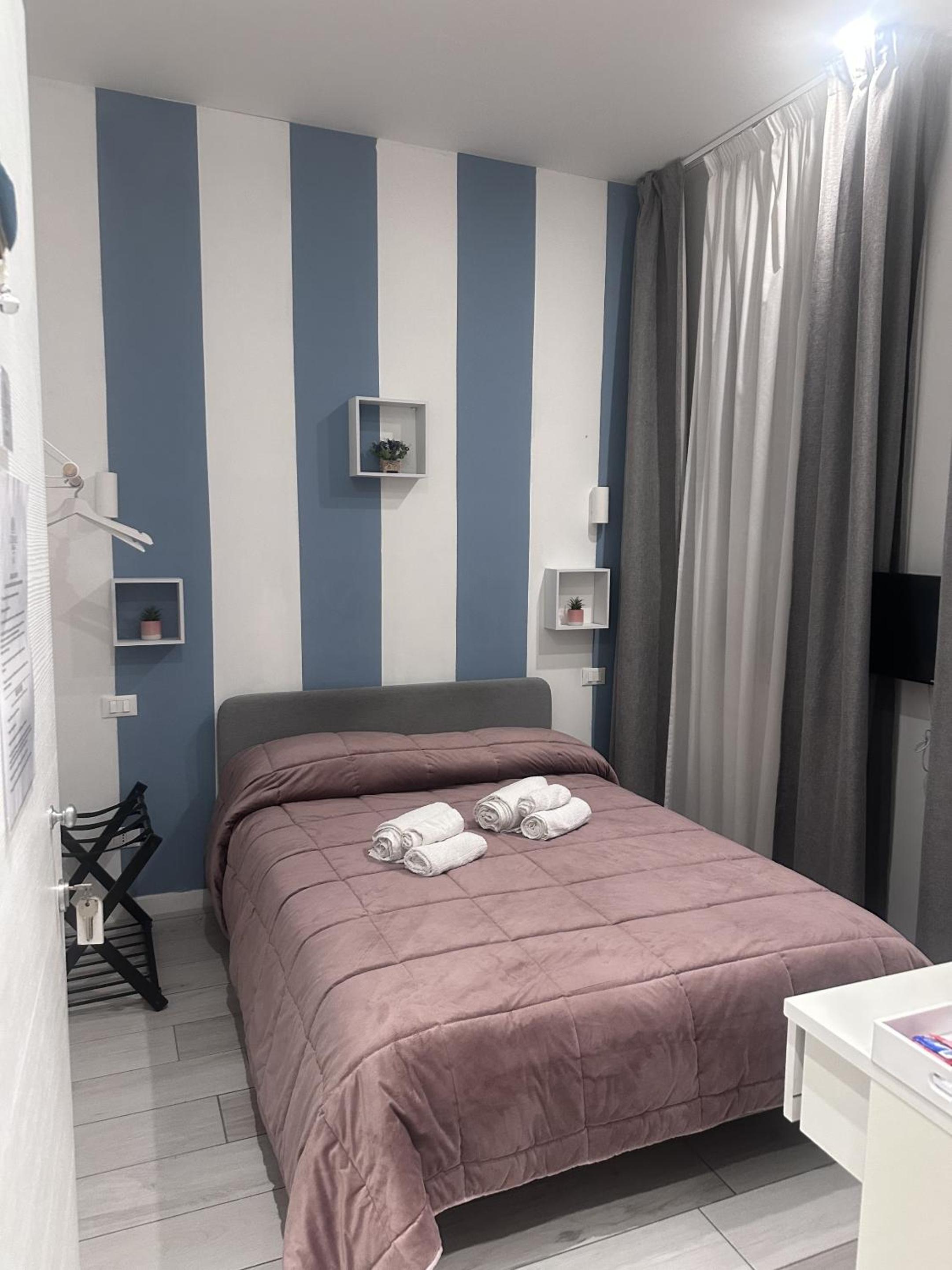 Small Double Room photo 1