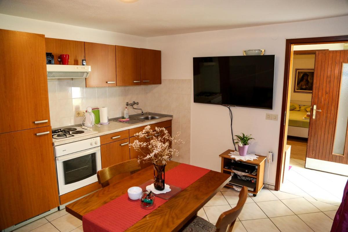 One-Bedroom Apartment with Terrace photo 1