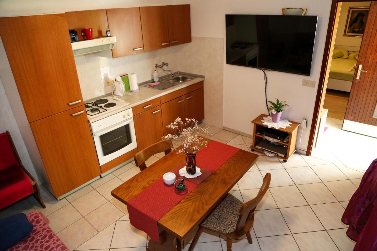 One-Bedroom Apartment with Terrace photo 3