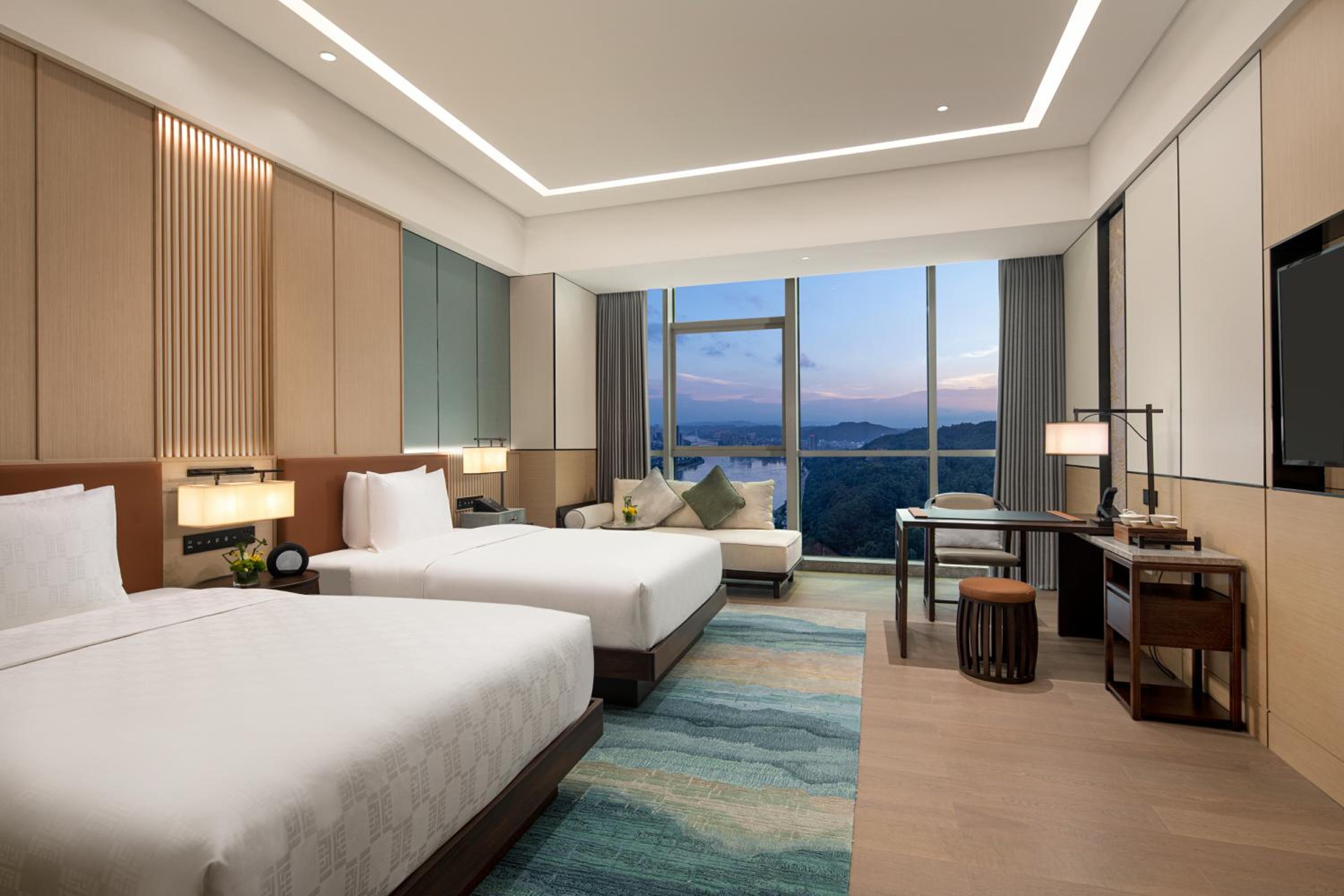 Standard King Room with River View photo 1