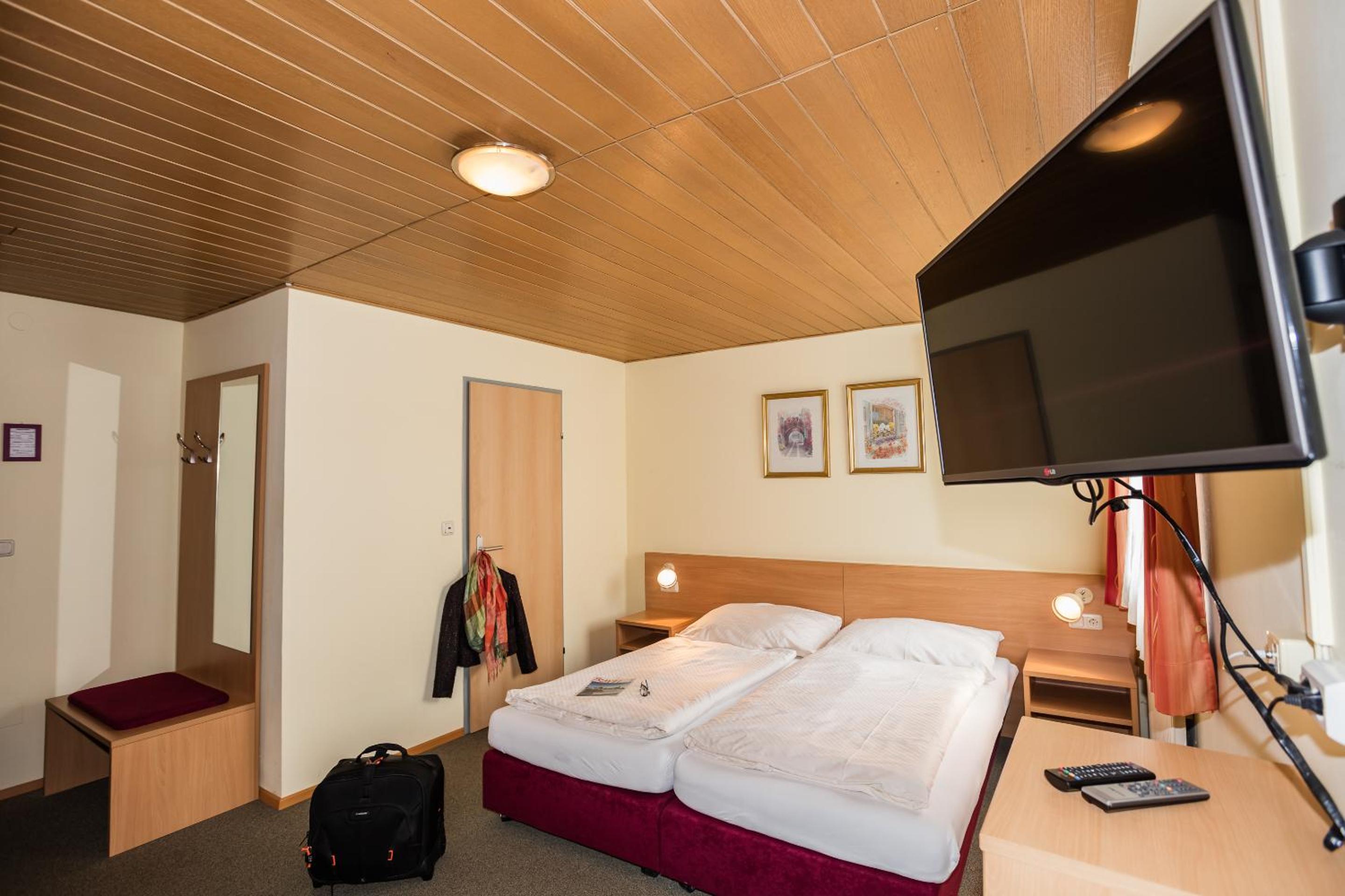 Economy Double Room photo 2