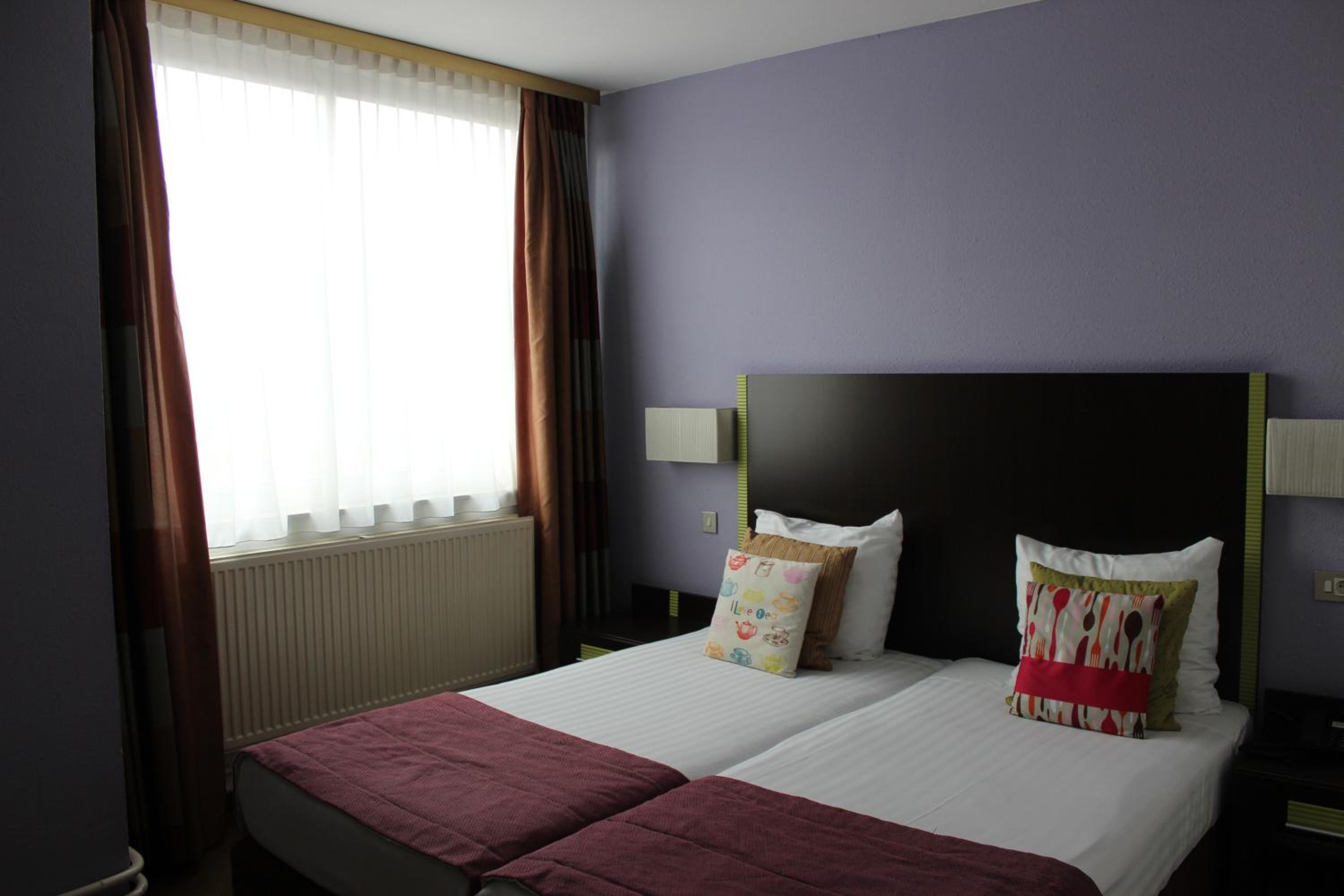 Standard Twin Room - Photo 9
