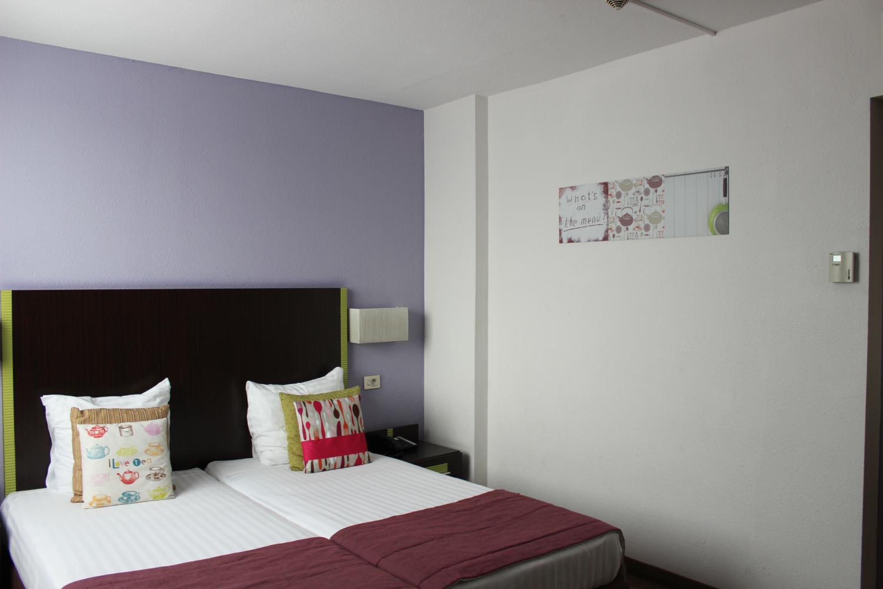 Standard Twin Room - Photo 1
