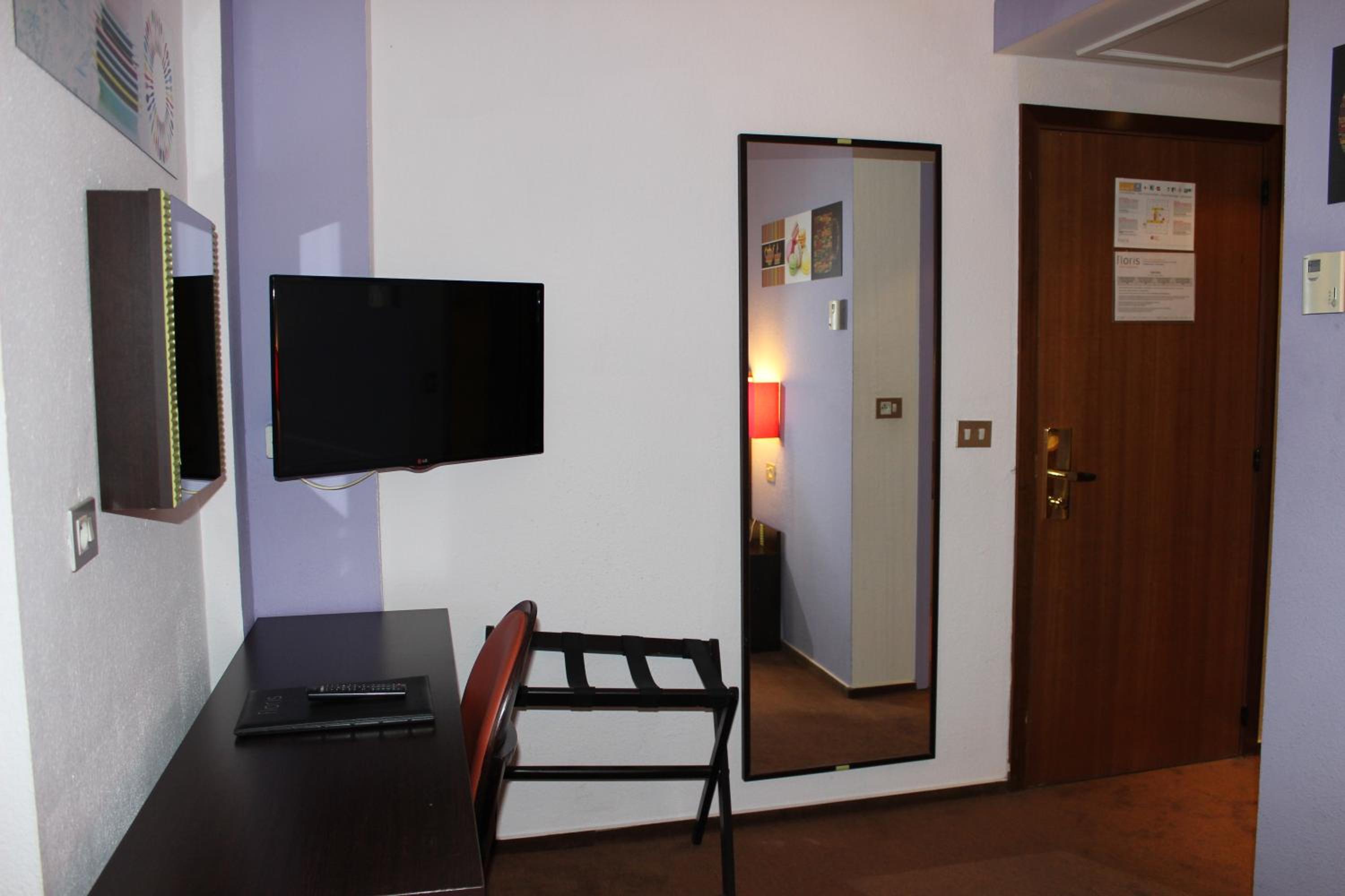Standard Triple Room - Photo 1