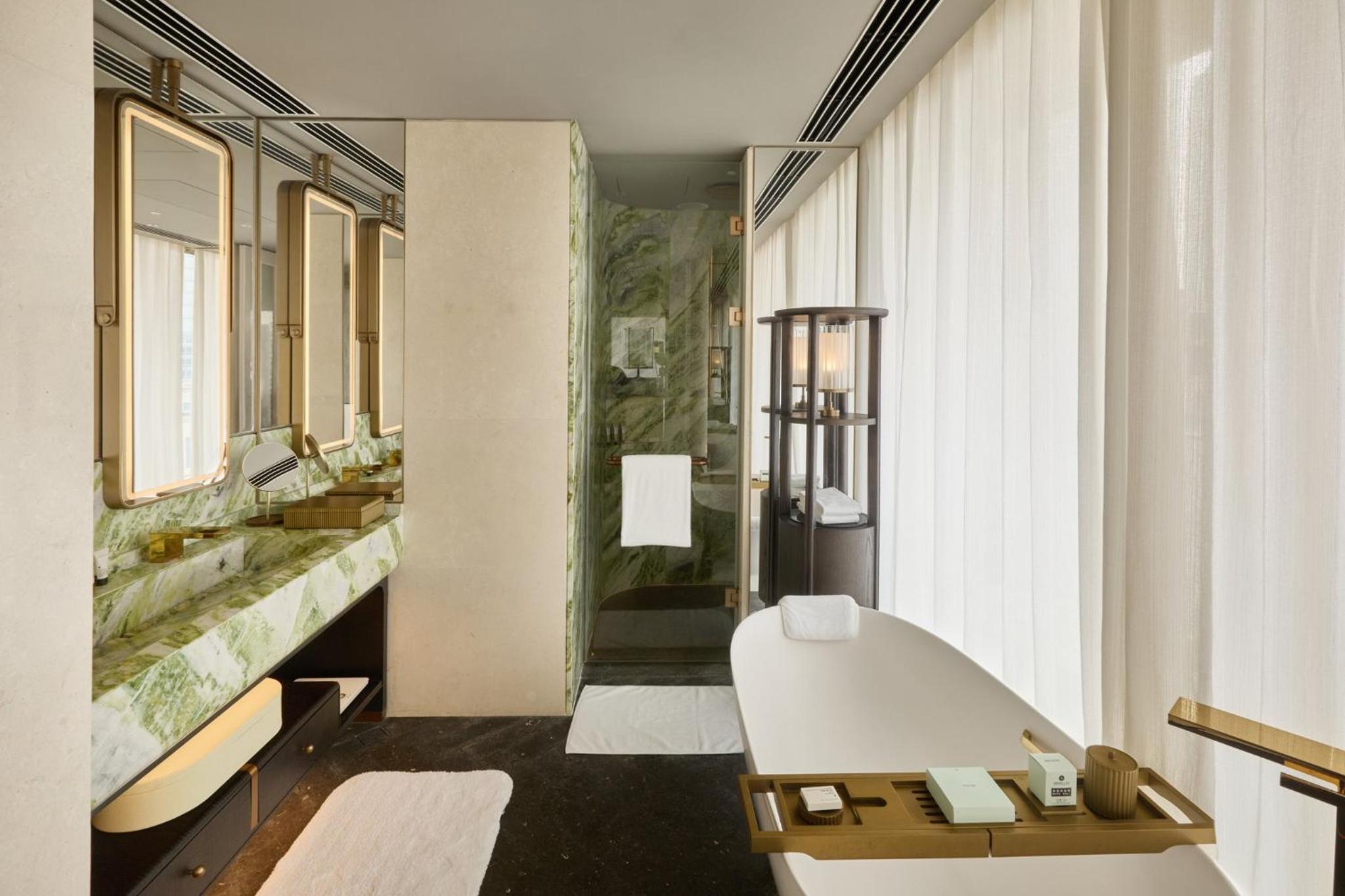 Seagull Suite with Oriental Pearl Tower View