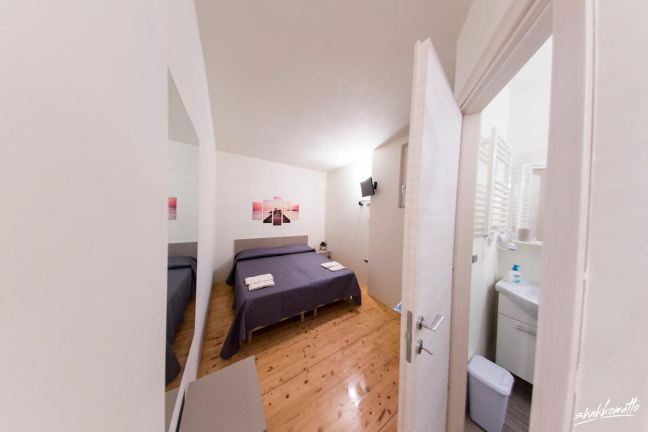 Double or Twin Room with Private Bathroom photo 3