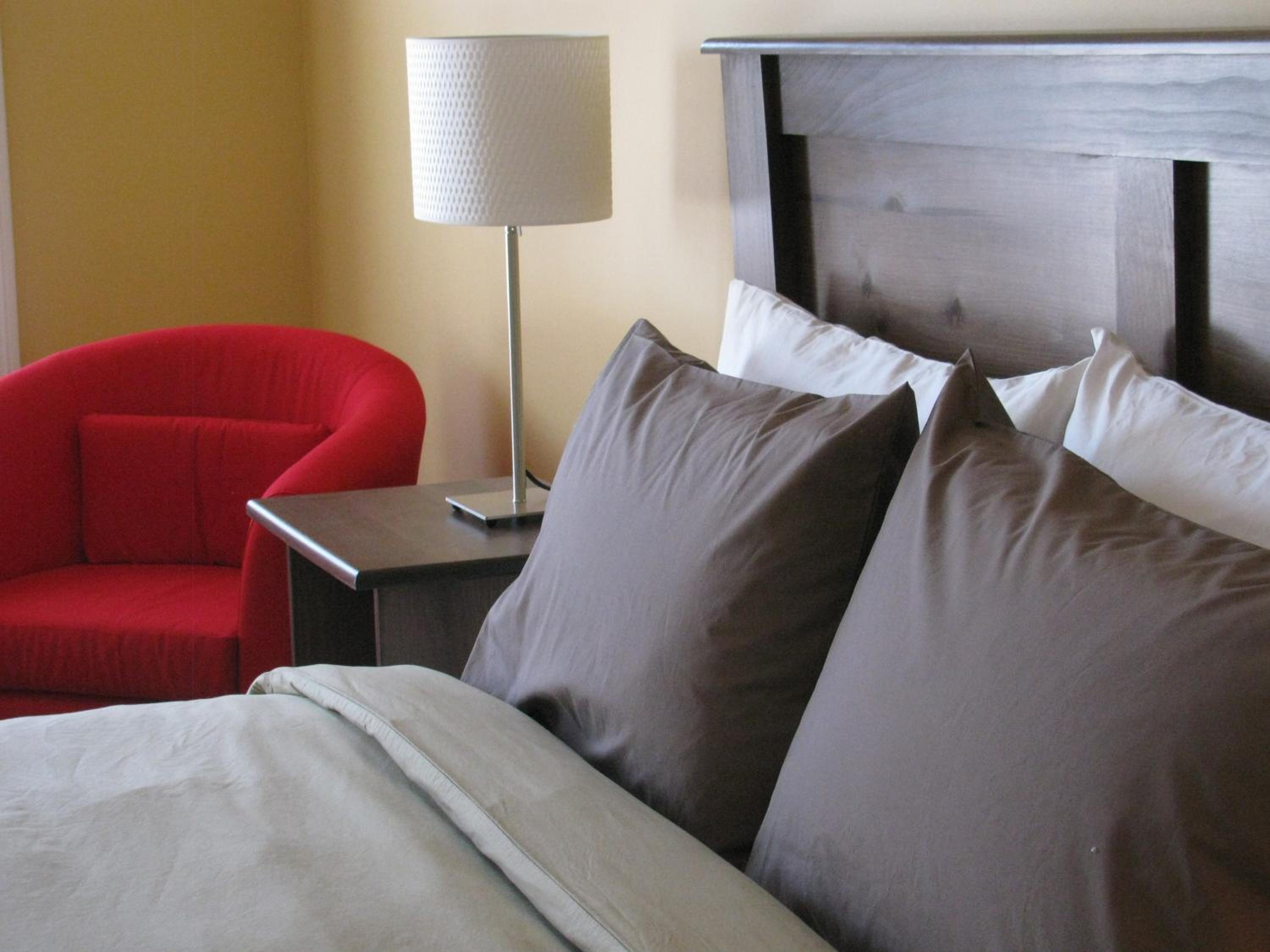 Queen Room photo 2