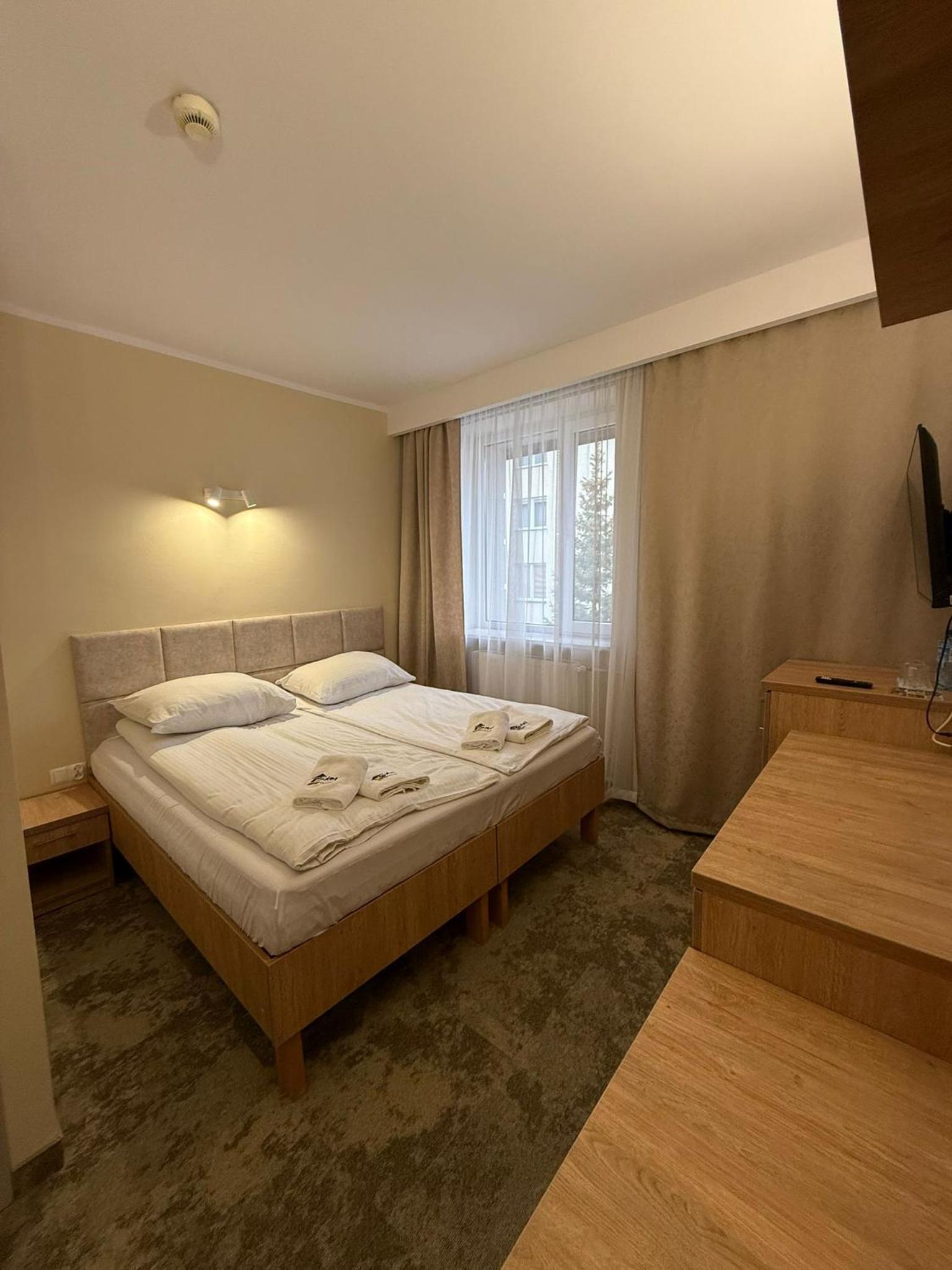 Deluxe Queen Room