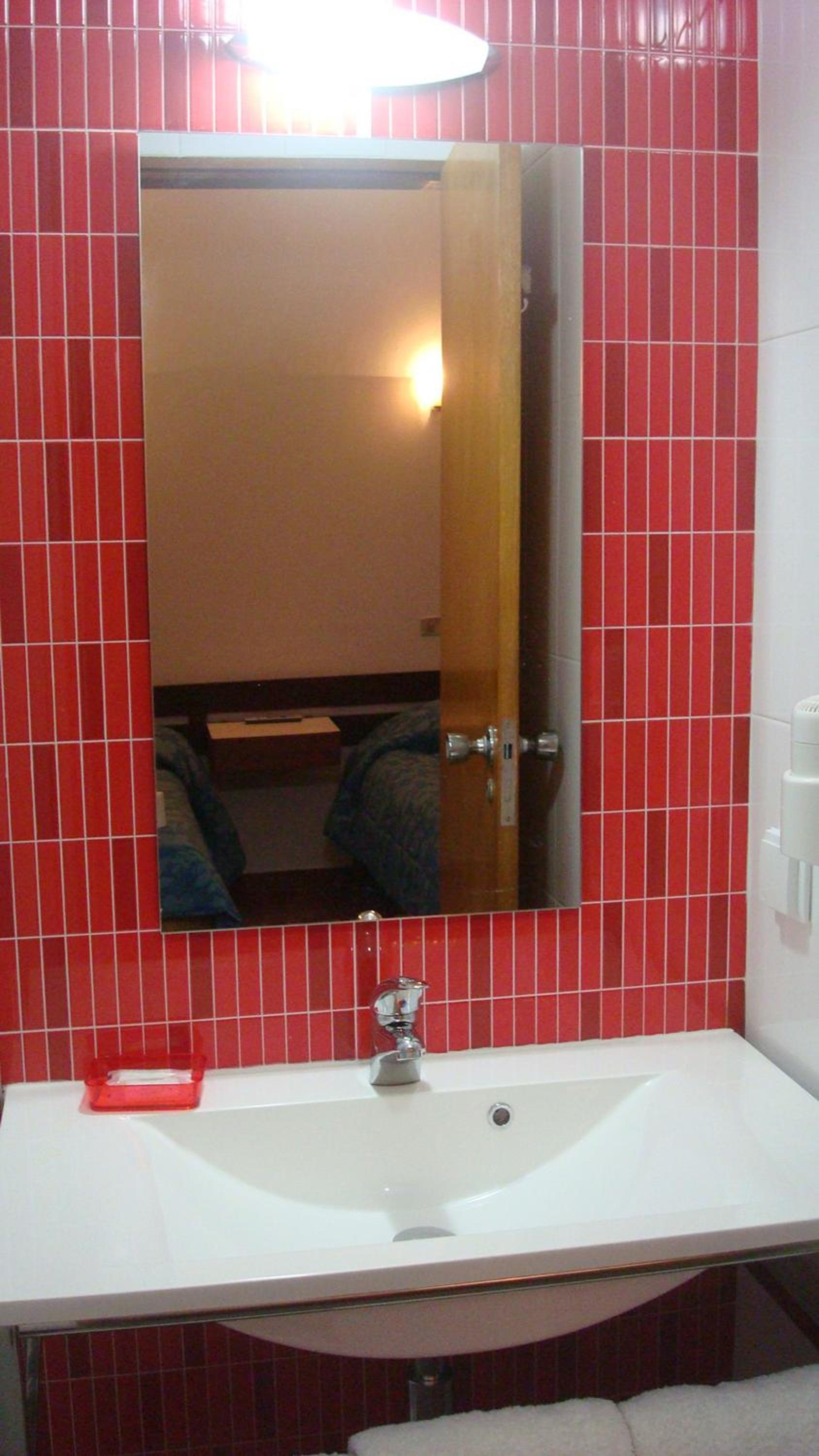 Double Room with Private Bathroom - Photo 16