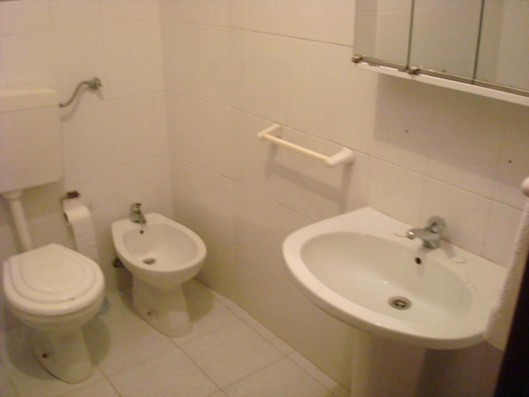 Double Room with Private Bathroom - Photo 14