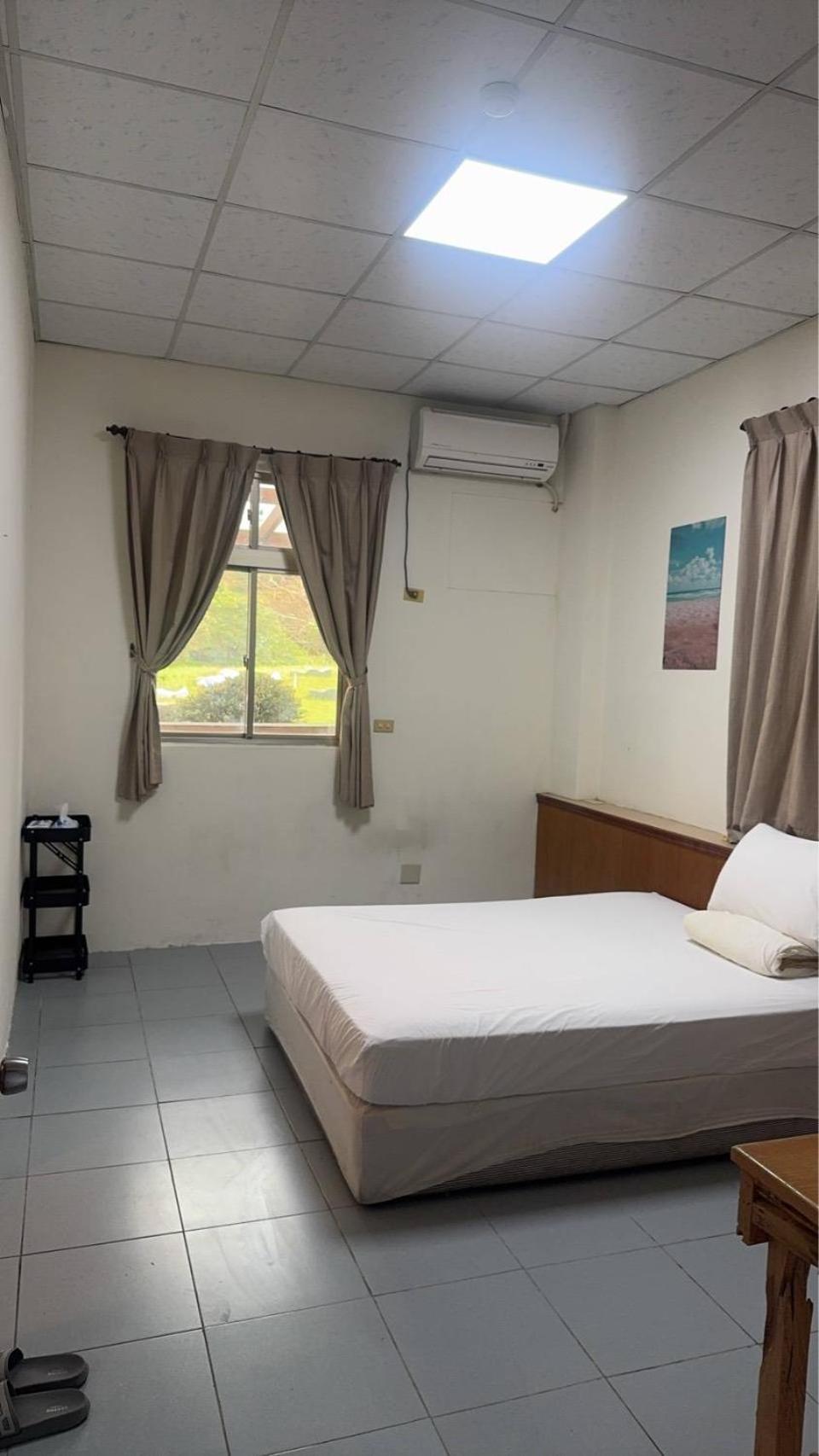Single Room with Bathroom photo 3
