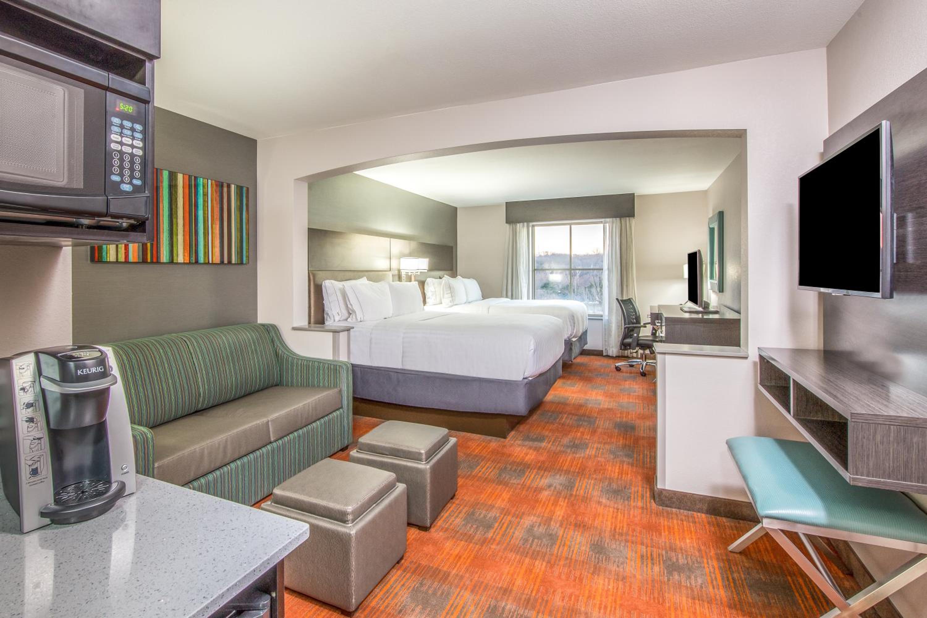 Queen Suite with Two Queen Beds and Additional Living Area photo 1
