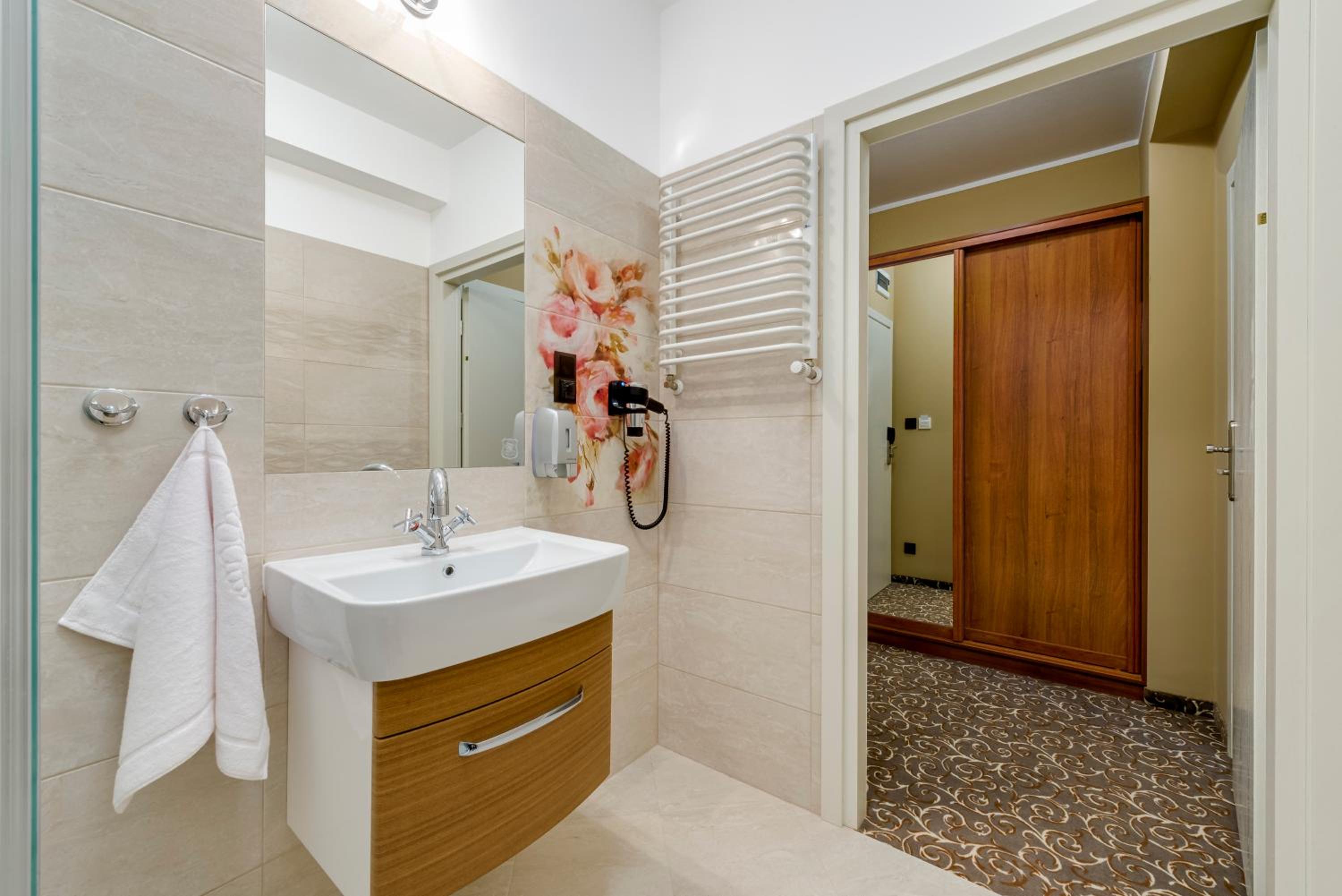 Triple Room - Photo 7