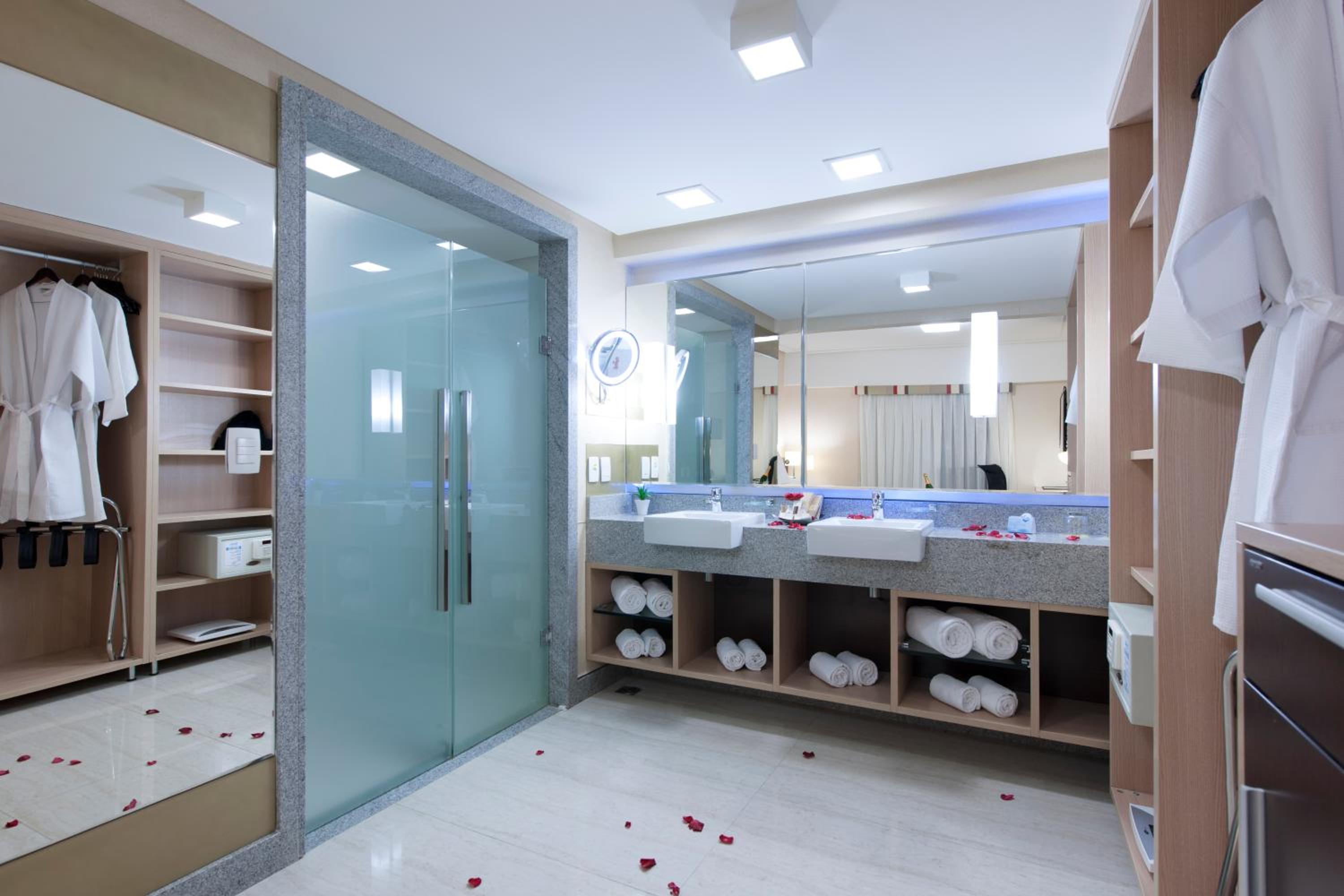 Royal Suite (2 Adults)