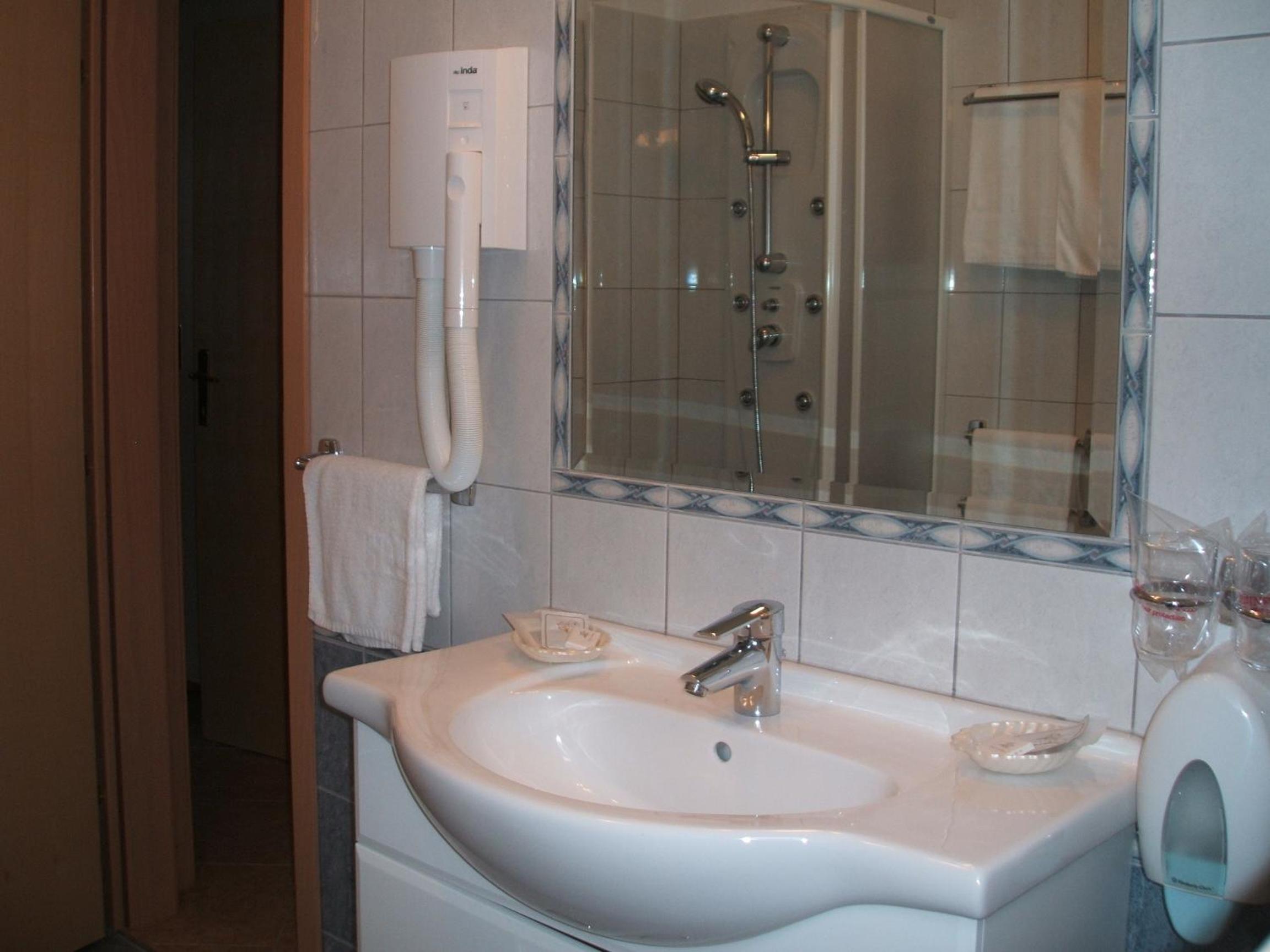 Standard One-Bedroom Apartment - Photo 15