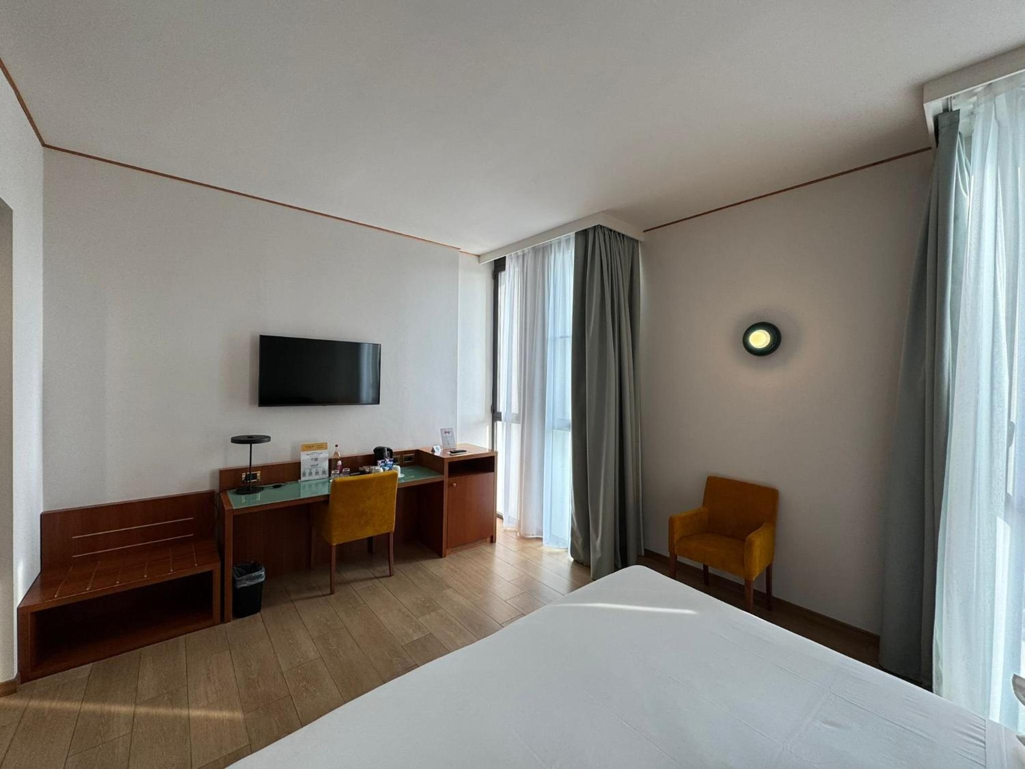 Premium Twin Room - Photo 1