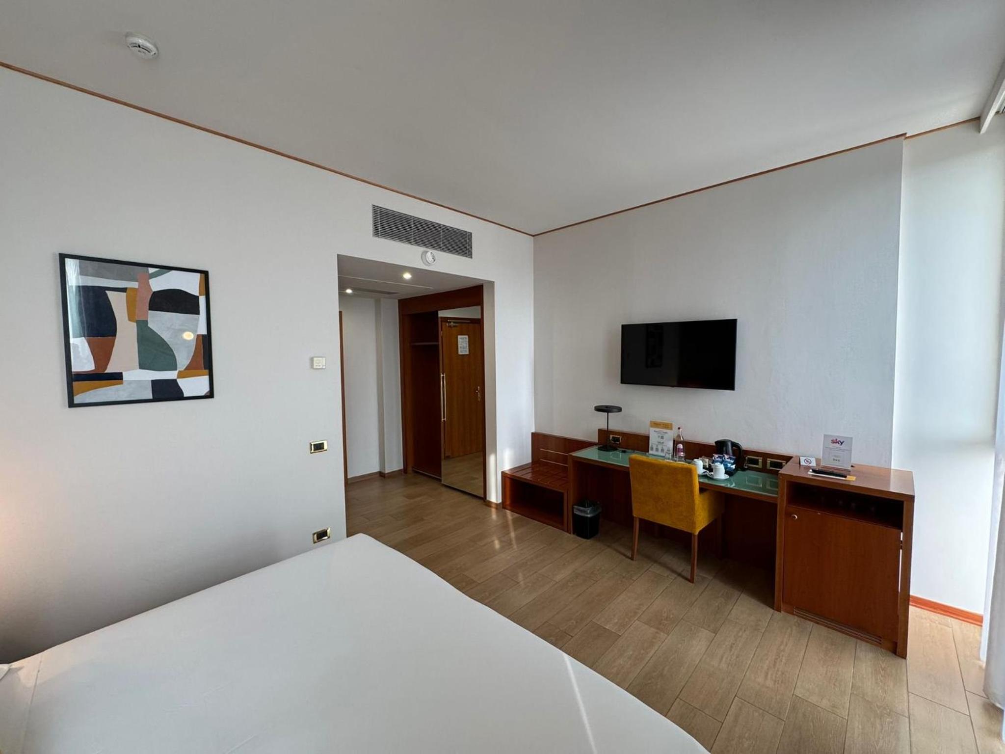 Premium Twin Room - Photo 2