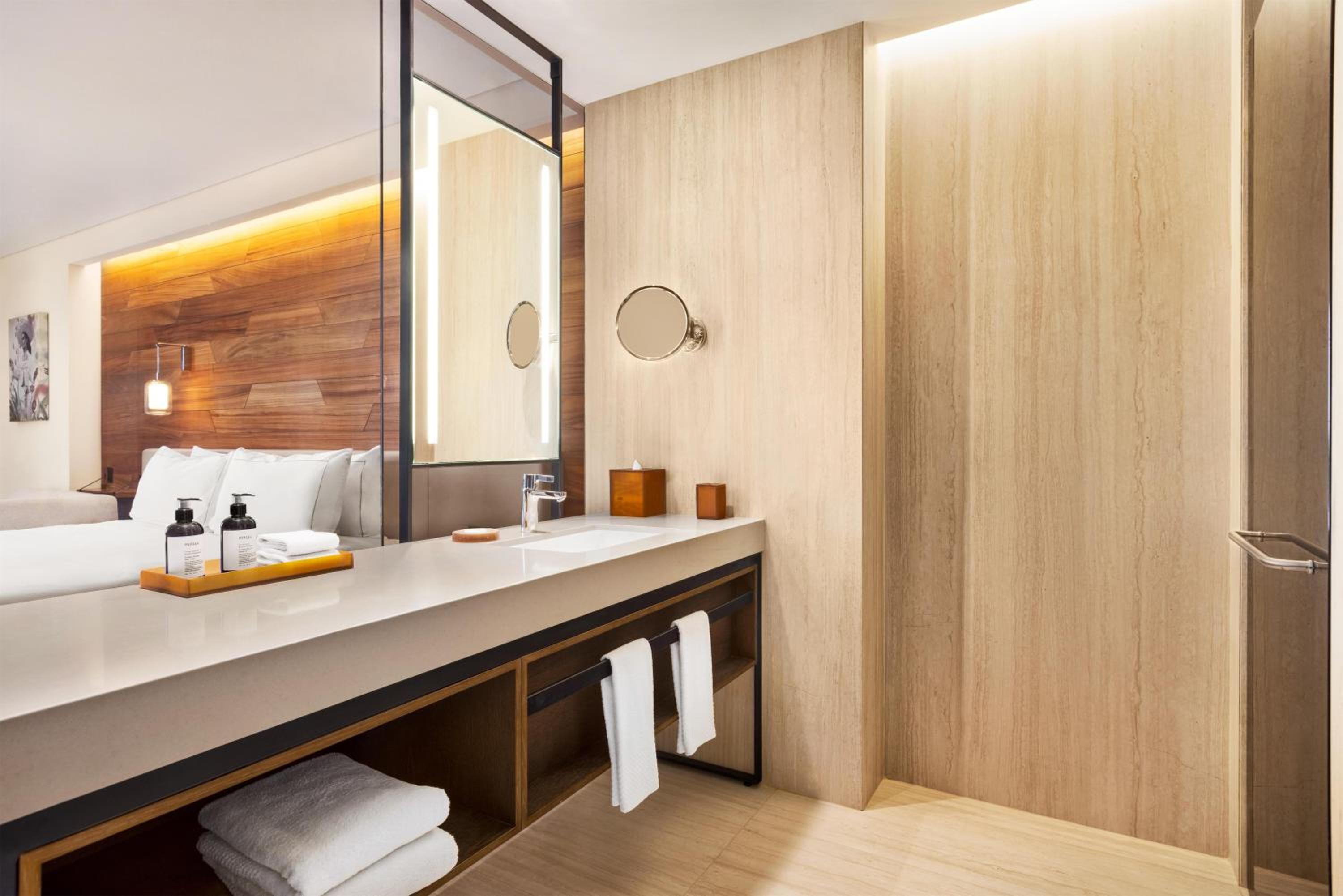 Queen Room with Two Queen Beds and Ocean View - High Floor