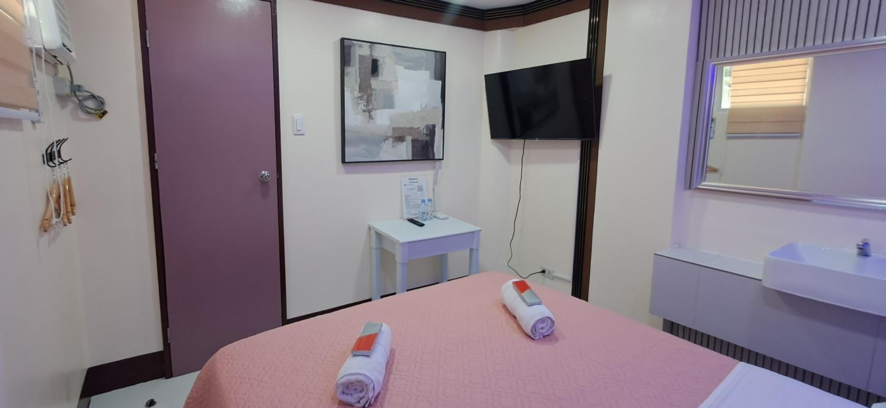 Queen Room photo 1