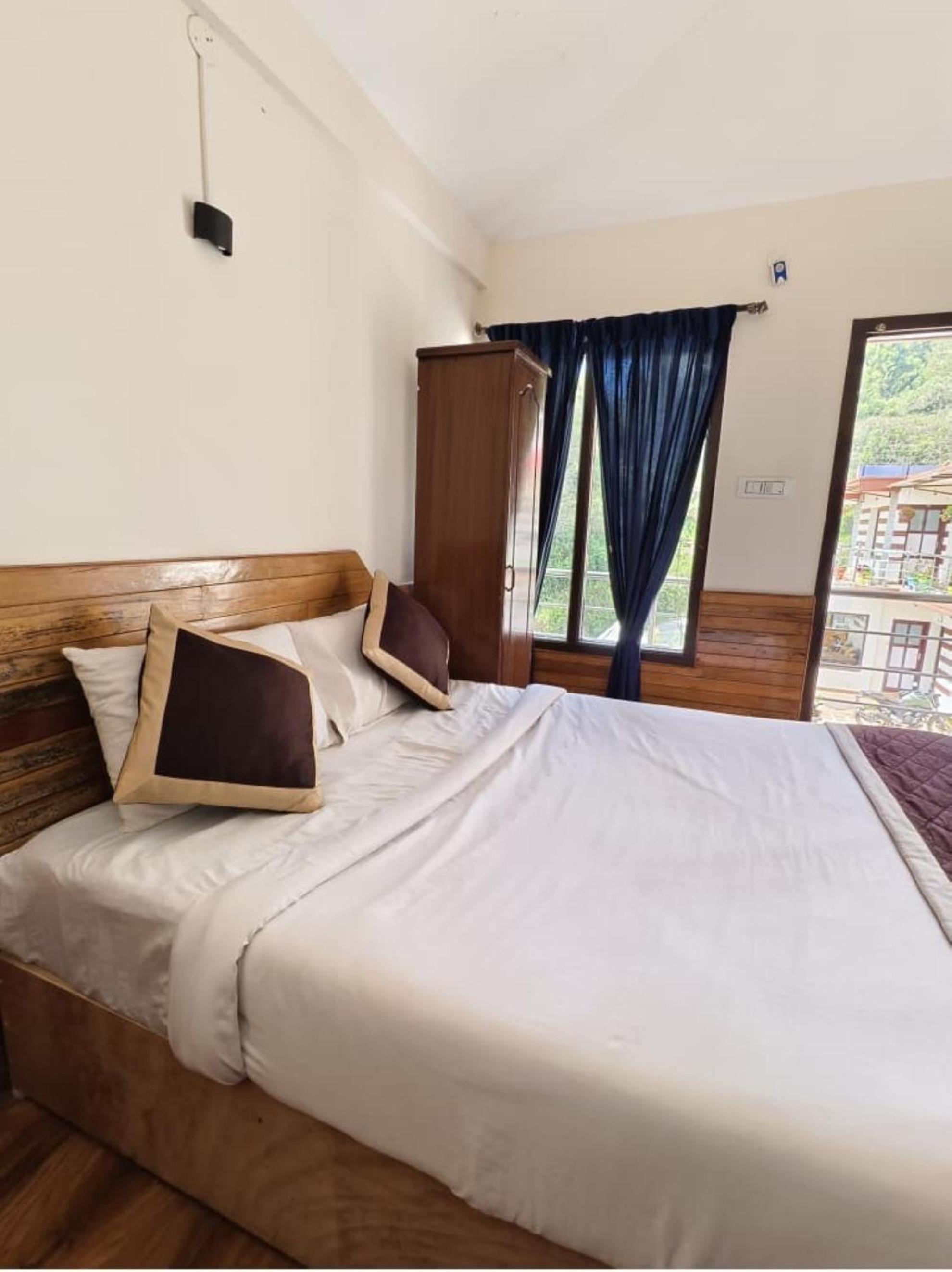 Large Double Room photo 1