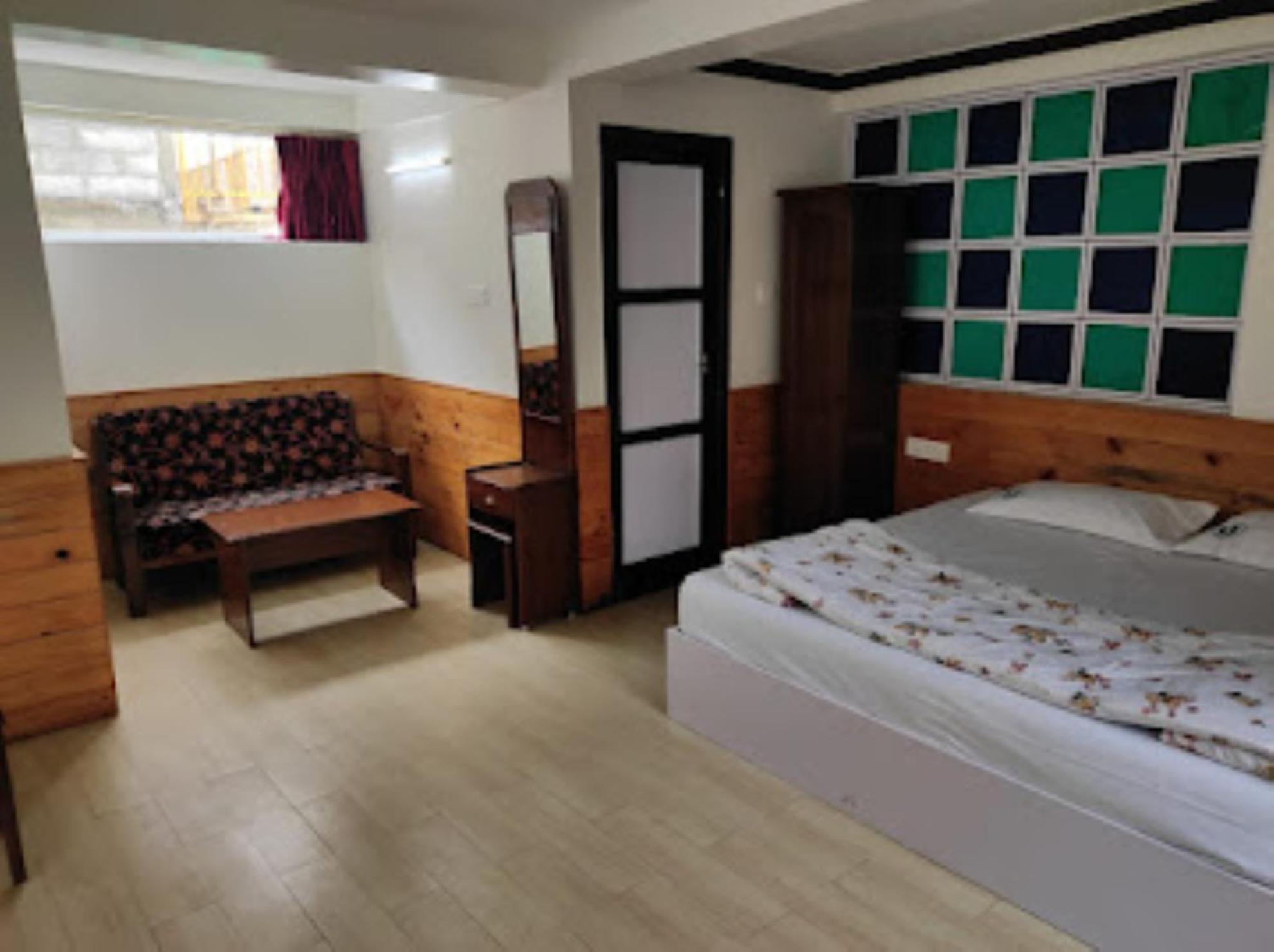 Standard King Room photo 3