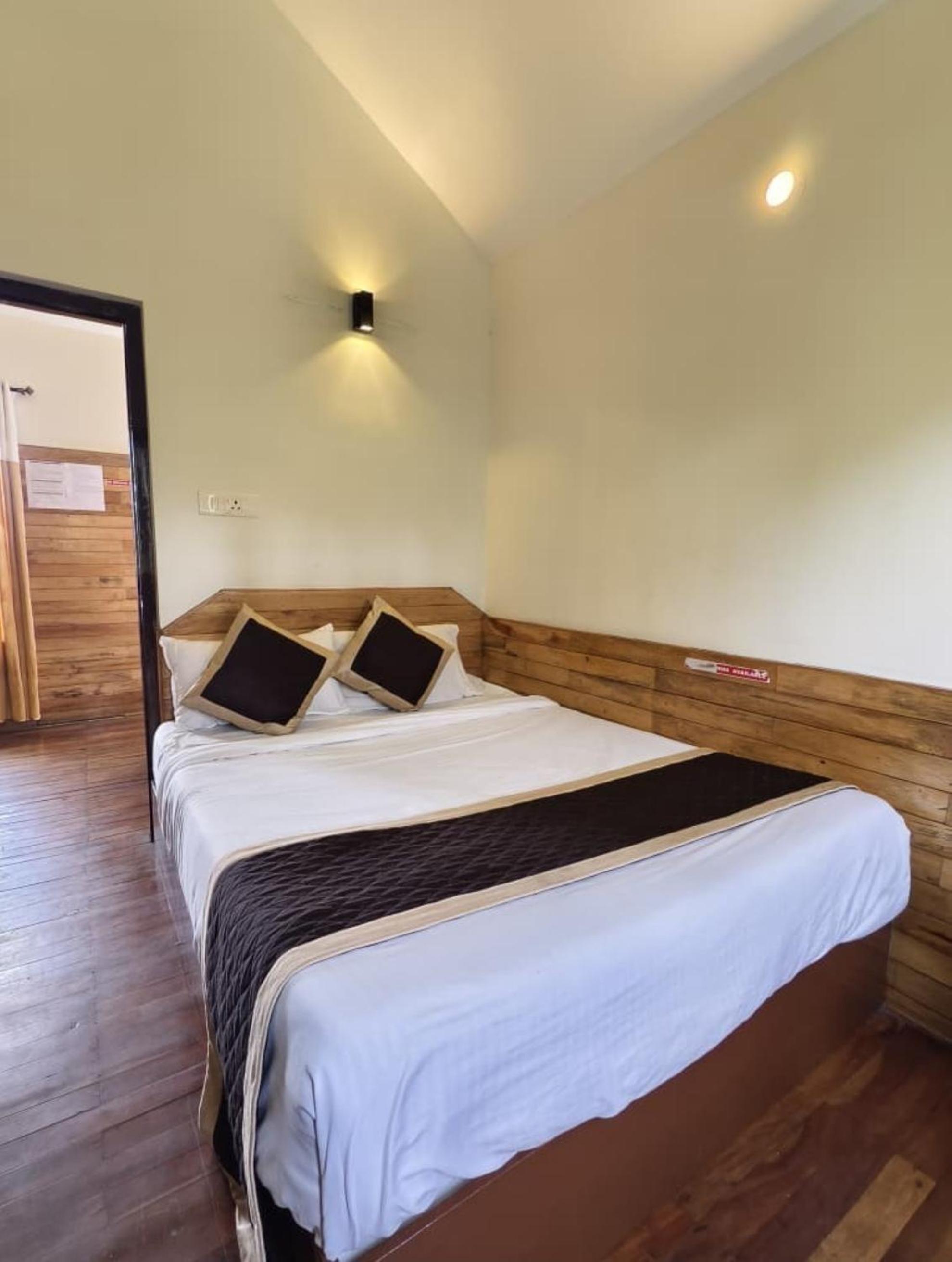 Deluxe King Room photo 3