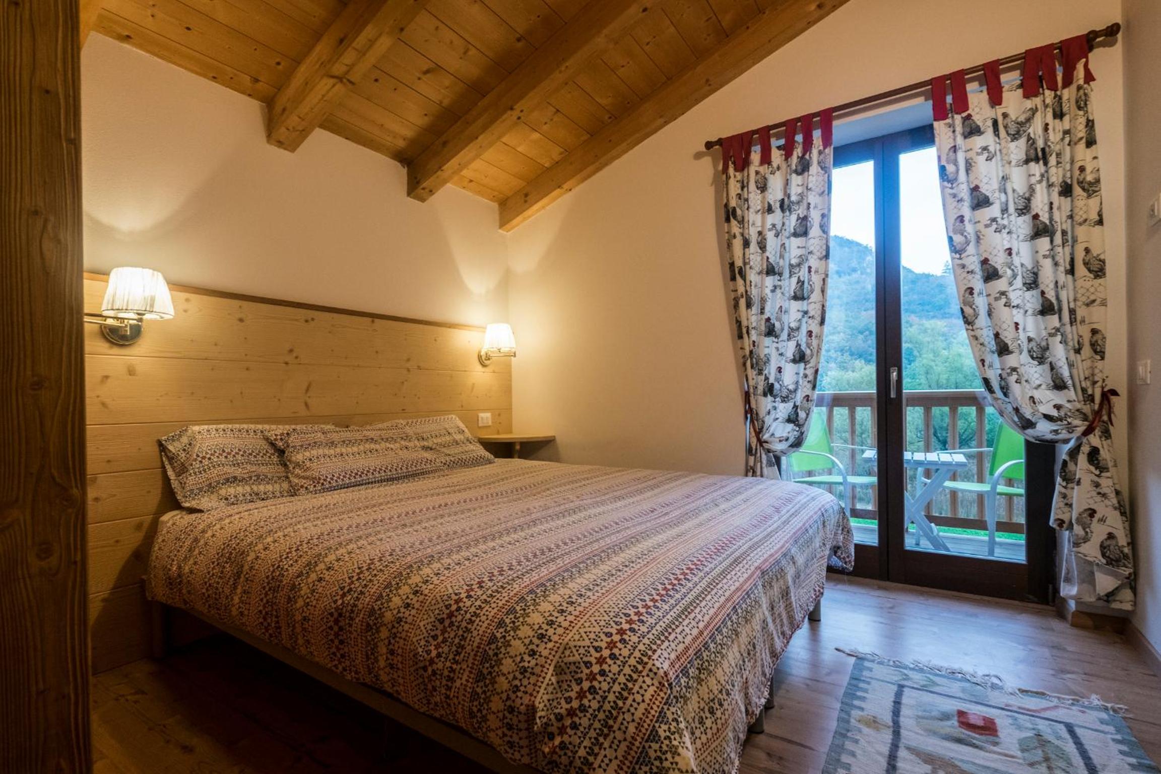 Junior Suite with Balcony - Photo 6