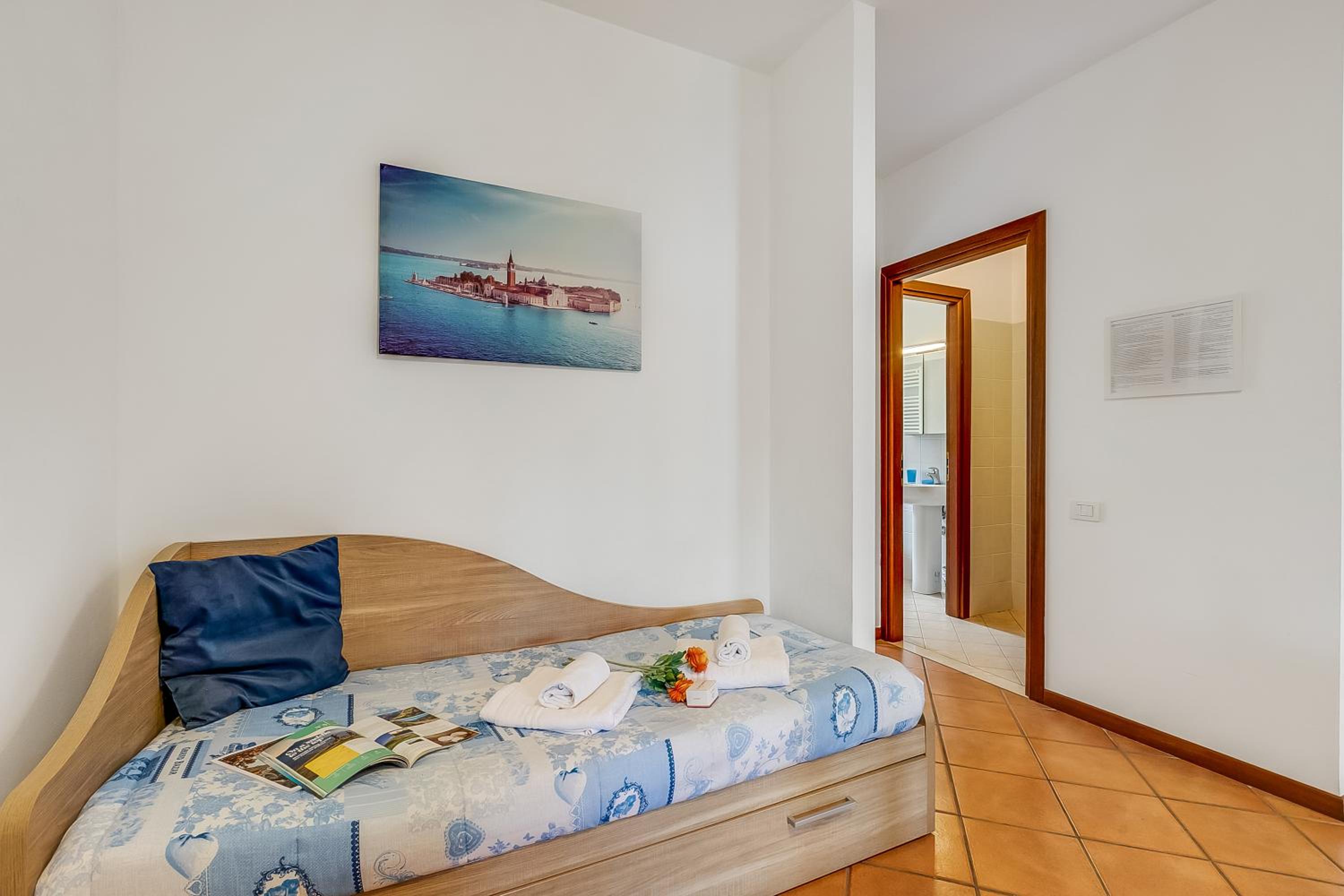 One Bedroom Apartment with Terrace 5