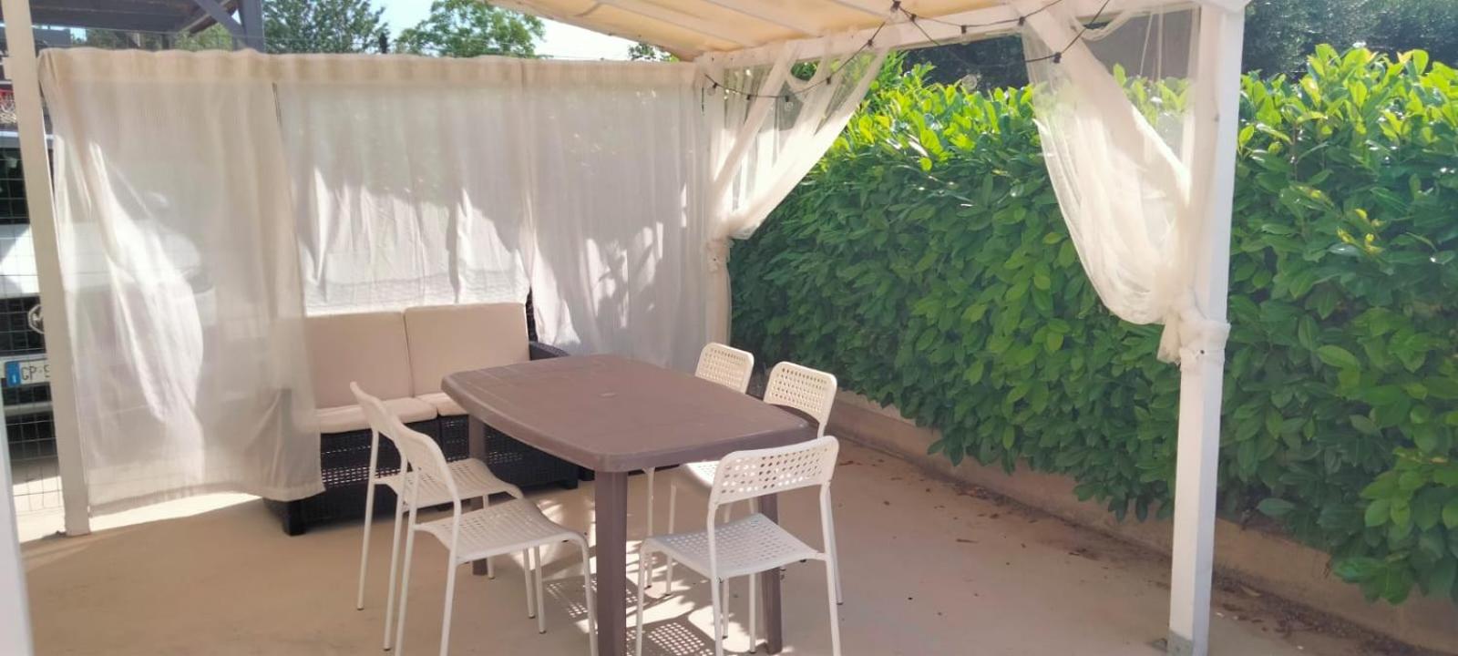 Family Two-Bedroom Apartment with View photo 2