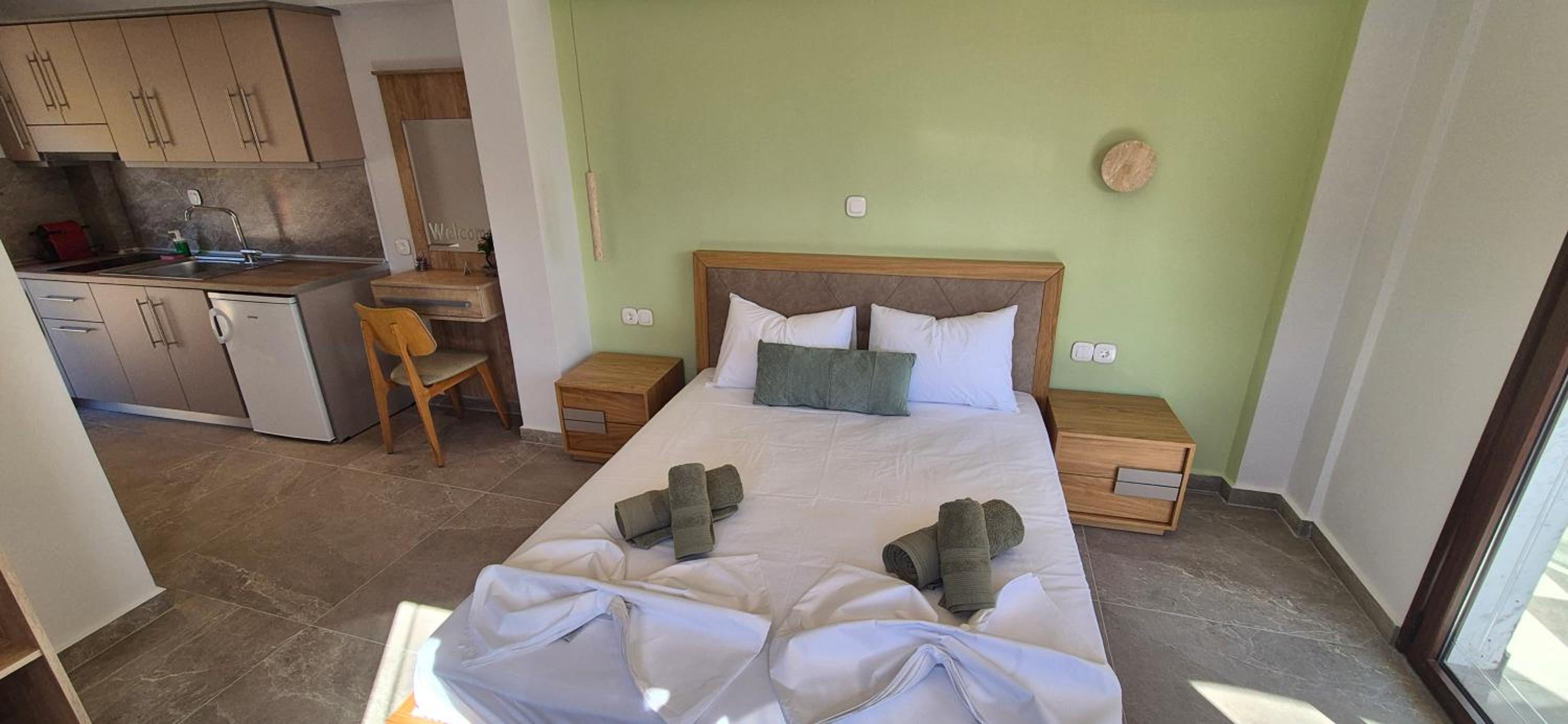 Deluxe Double Room with Balcony photo 3