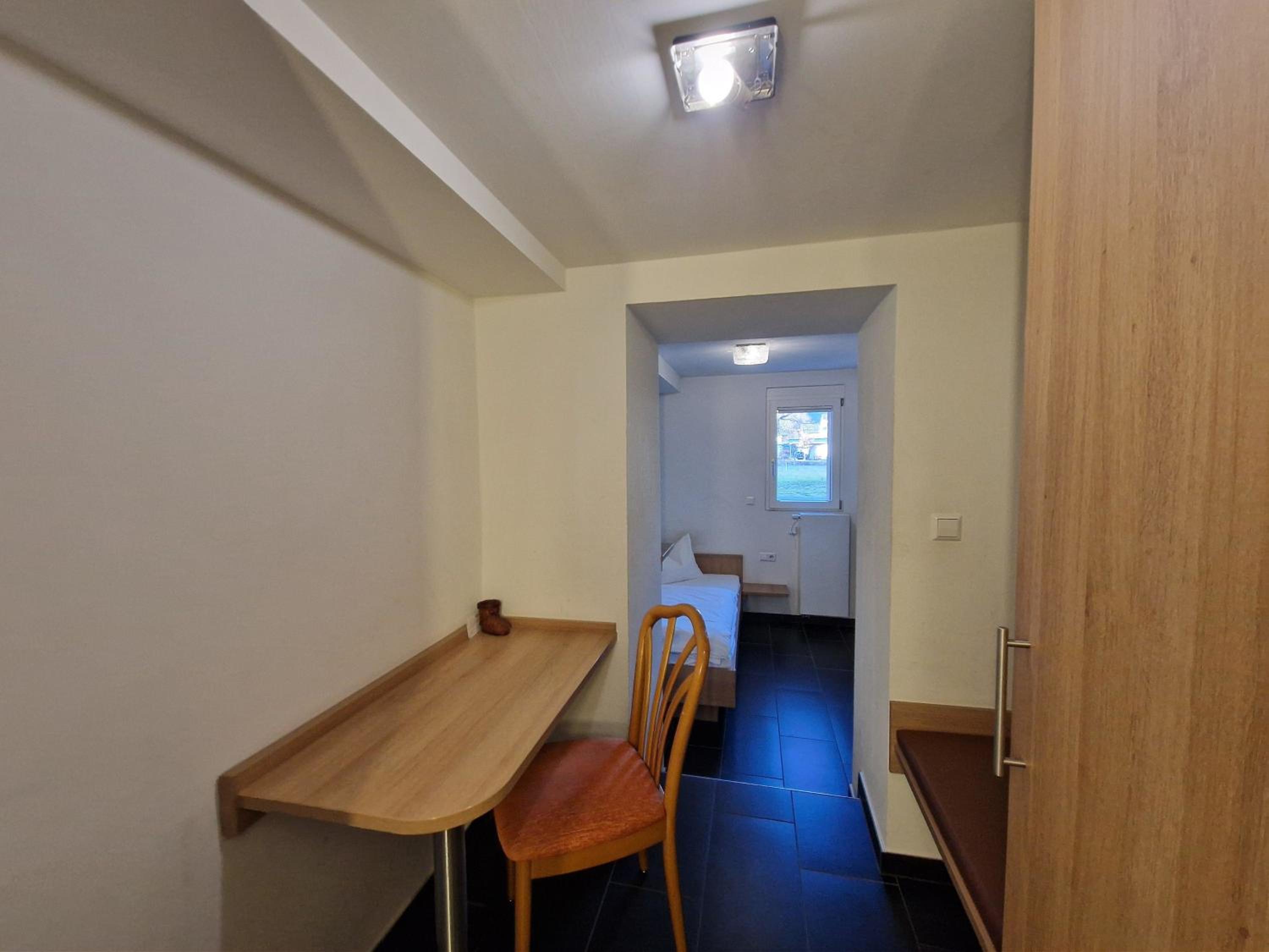 Economy Einzelzimmer Souterrain im Apartmenthaus
