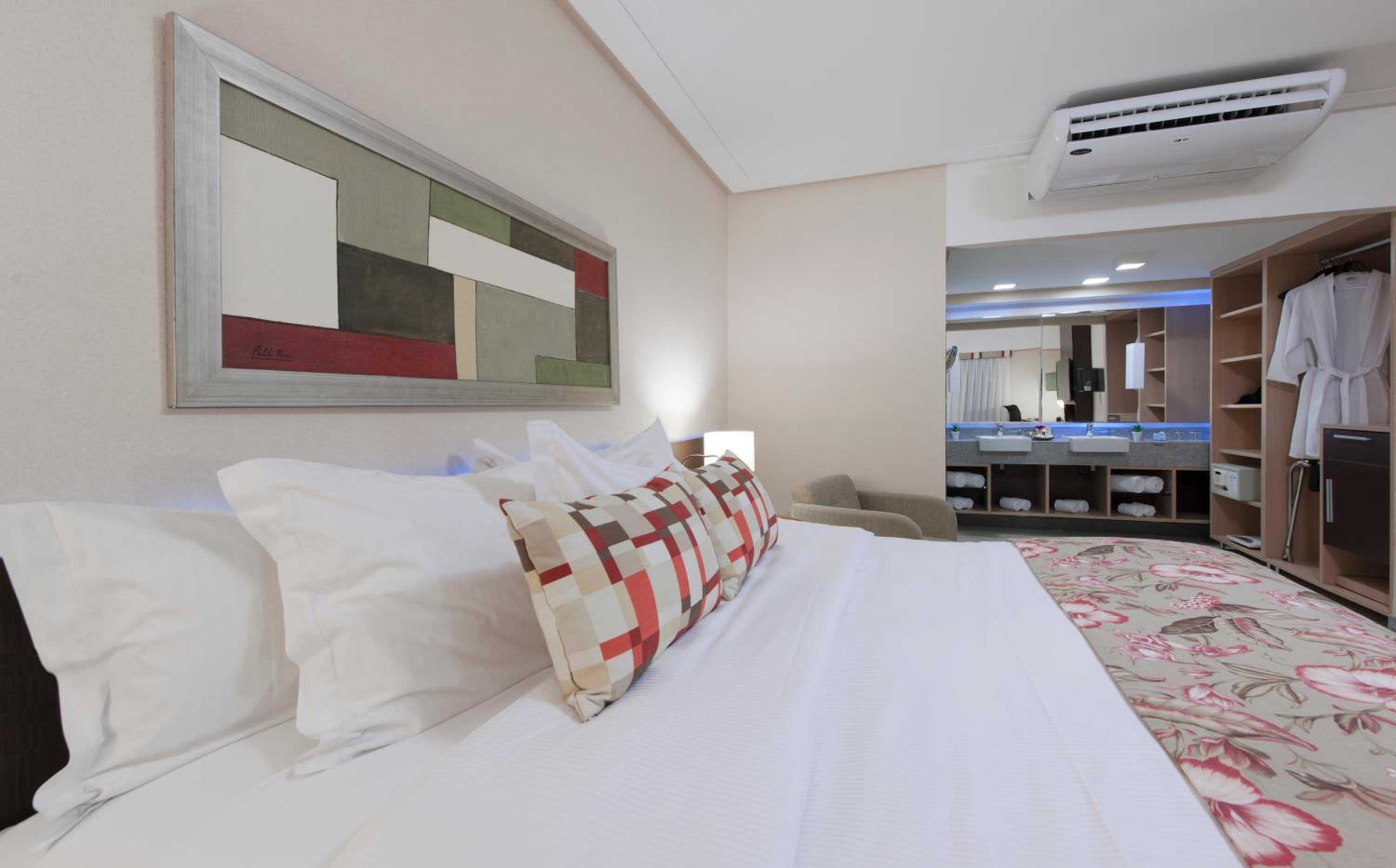 Royal Suite (2 Adults)