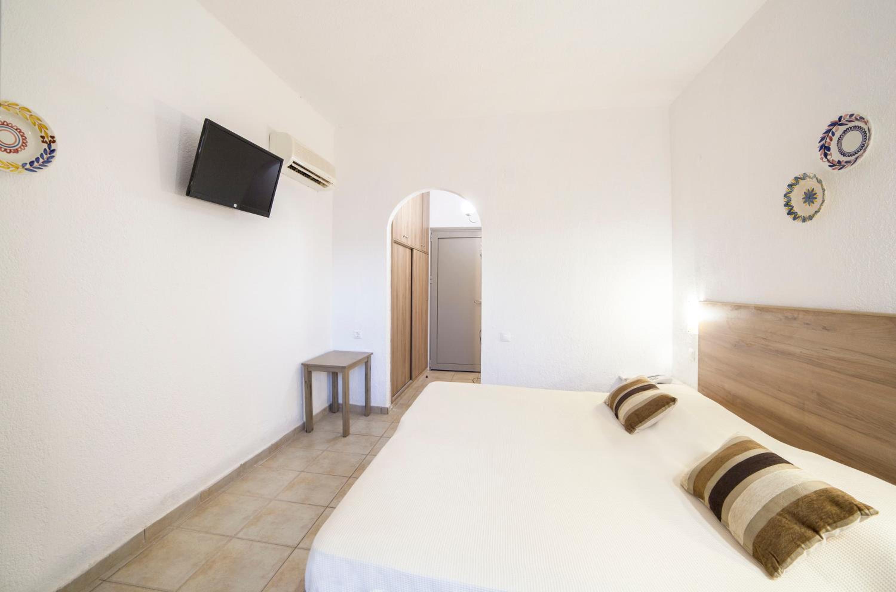 Double or Twin Room - Photo 6