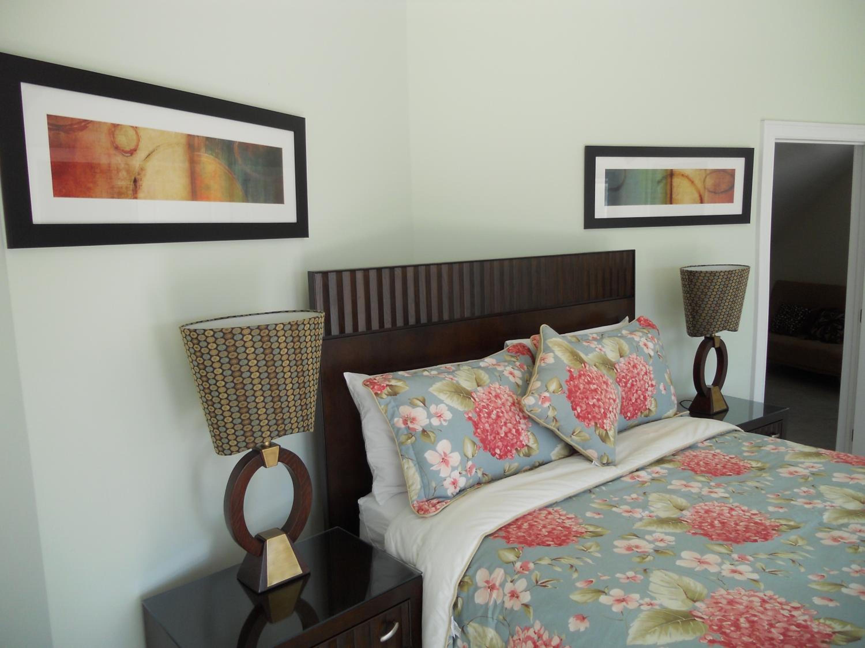 Three-Bedroom House photo 2