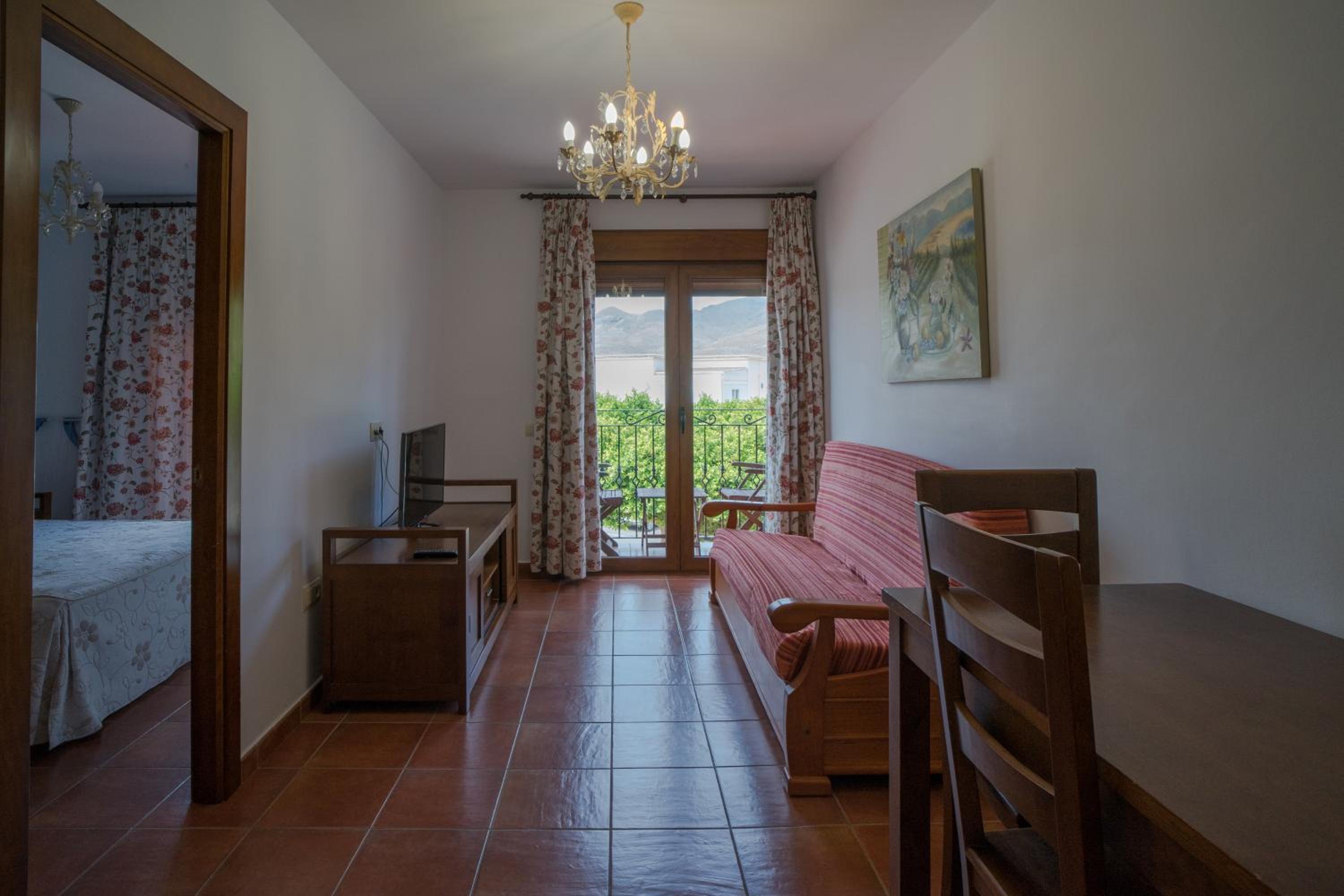 One-Bedroom Apartment with City View photo 2