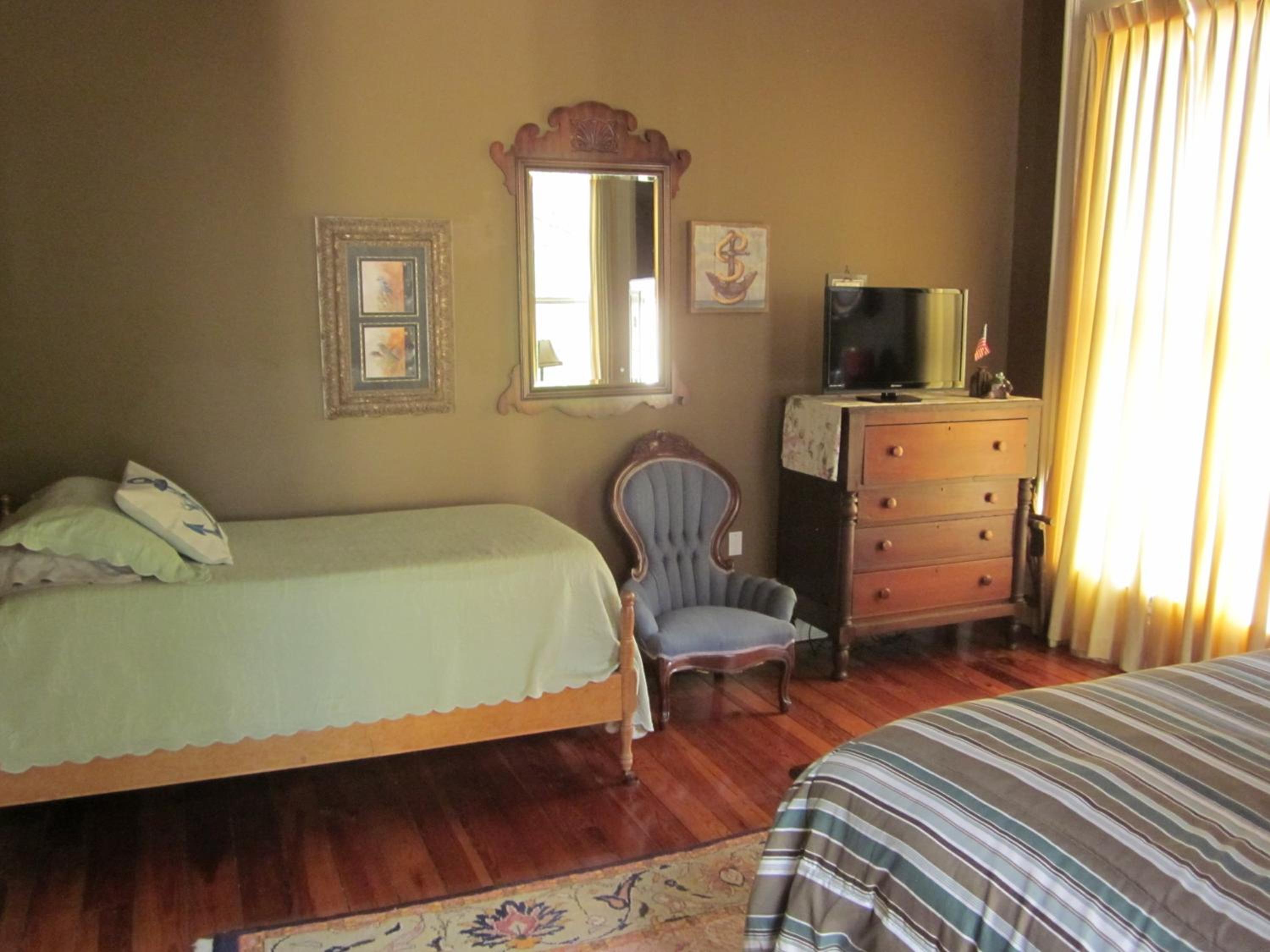 Queen Room With Shared Bathroom