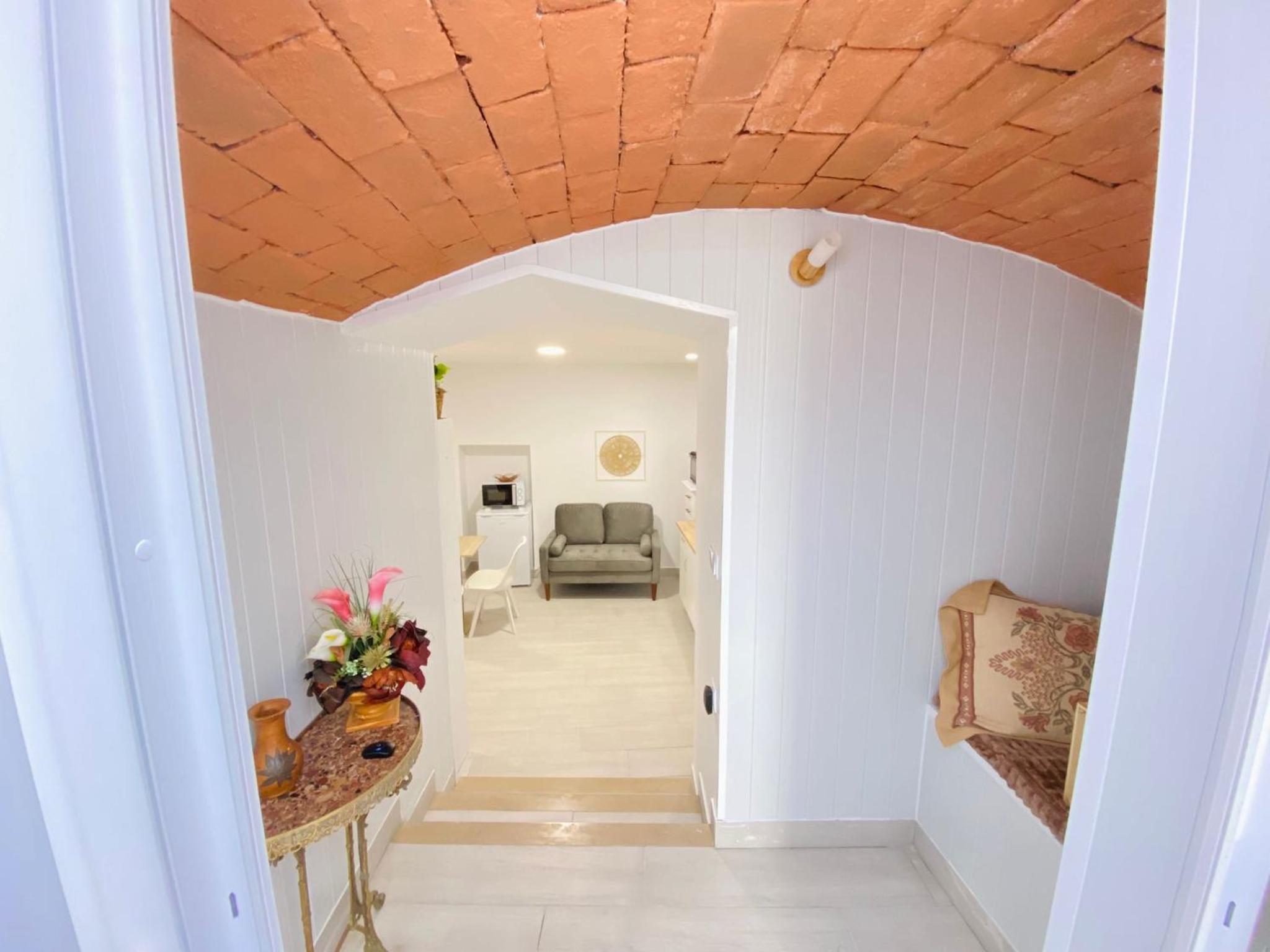 Studio Apartment with One Double Bed photo 2