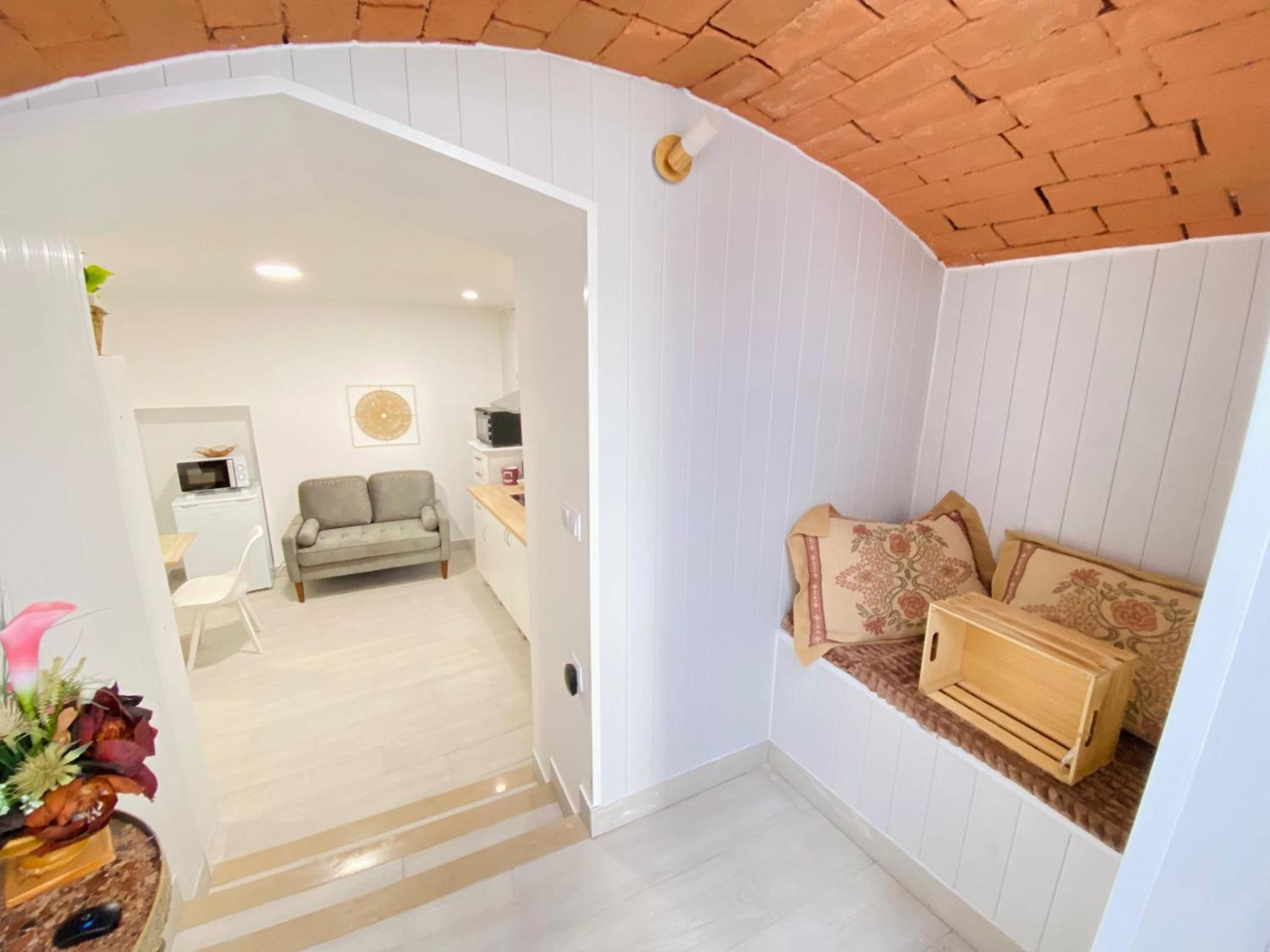 Studio Apartment with One Double Bed photo 3