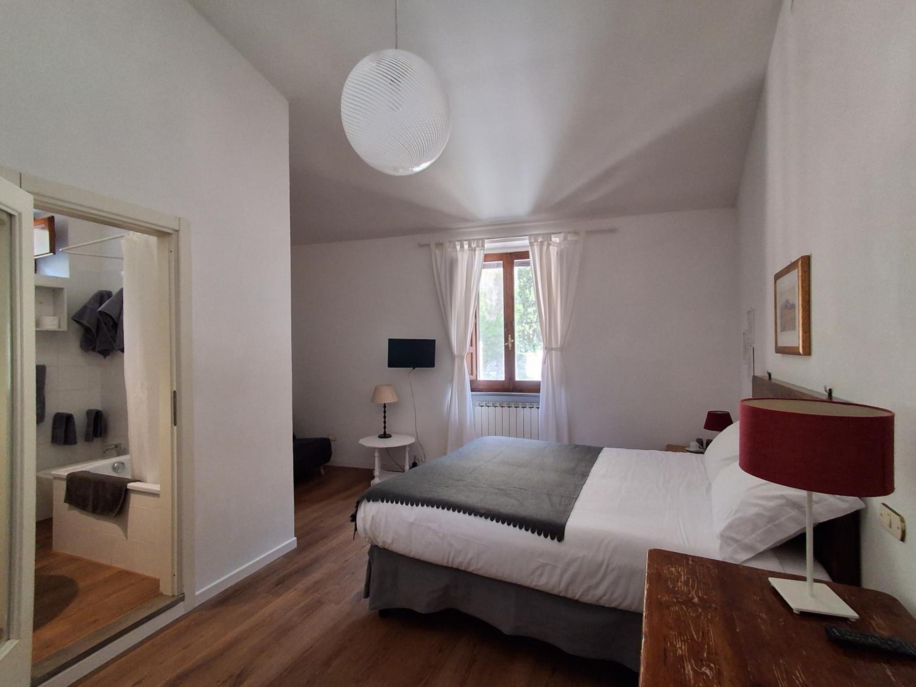 Deluxe Room (2 Adults + 1 Child)