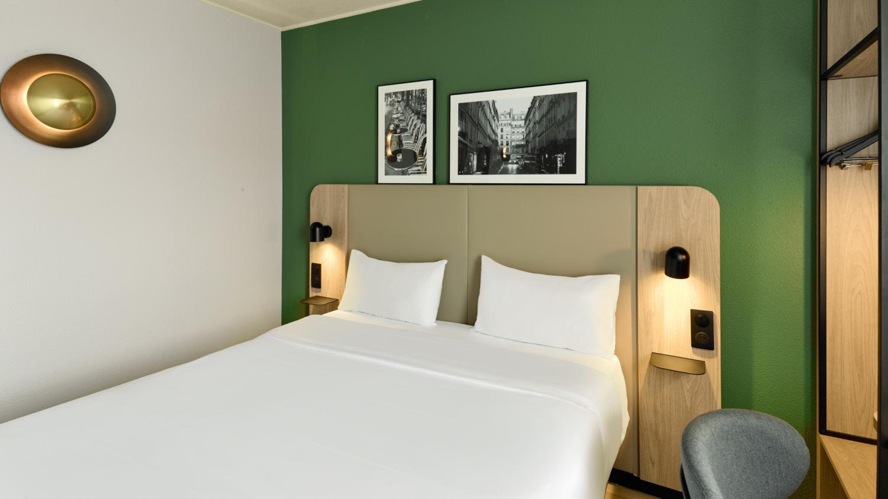 Standard Room - 1 Queen Bed