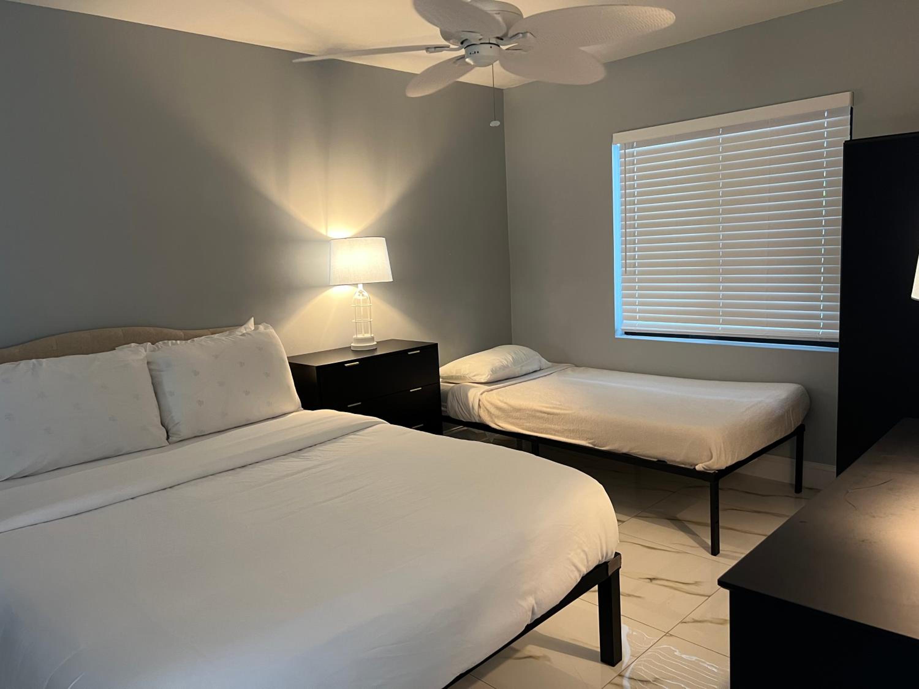 One-Bedroom Suite - Photo 3