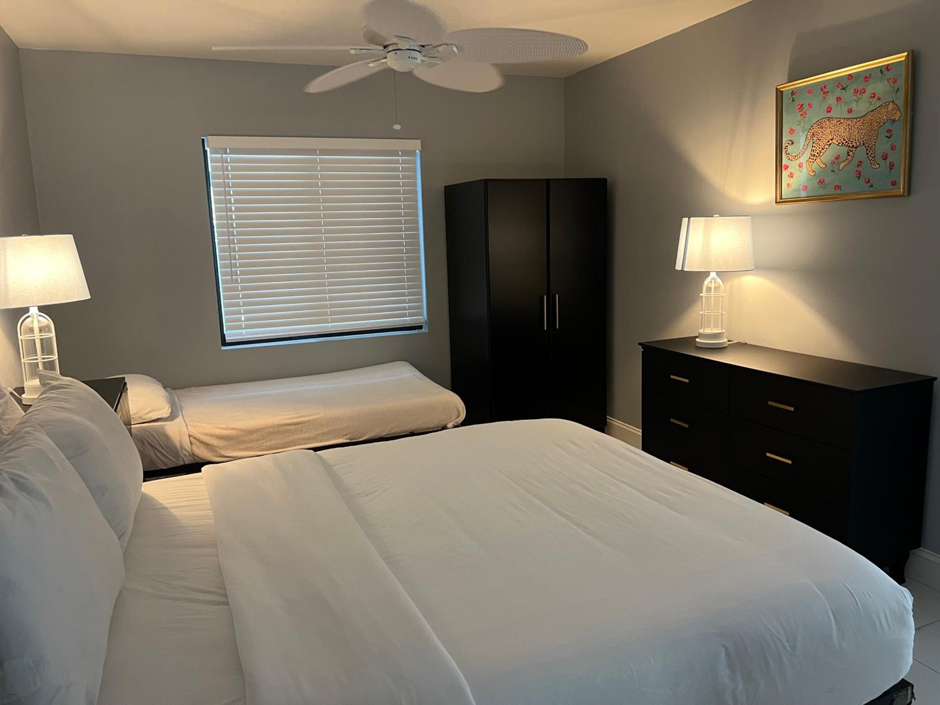 One-Bedroom Suite - Photo 4