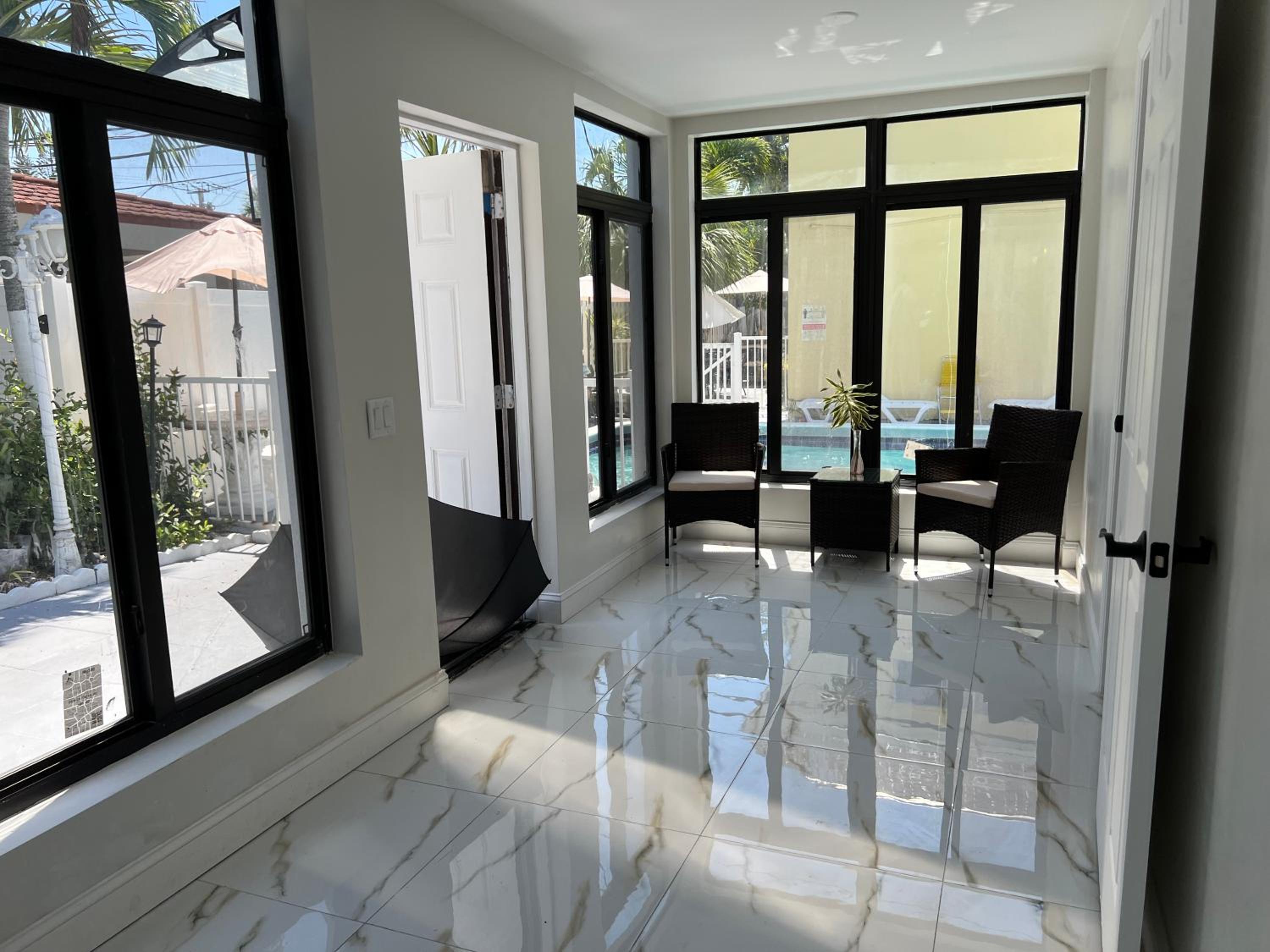 One-Bedroom Suite - Photo 2