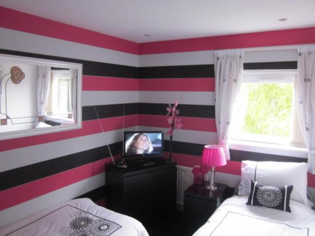 Small Twin Room with Shared Bathroom photo 3
