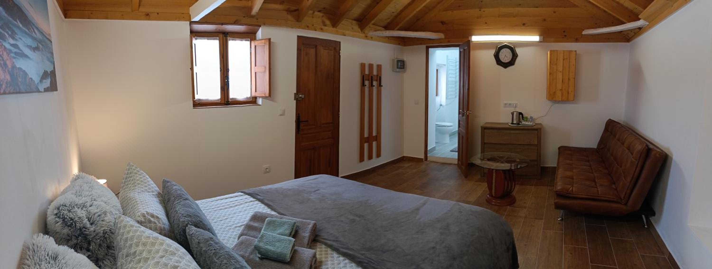 Large Double Room photo 2