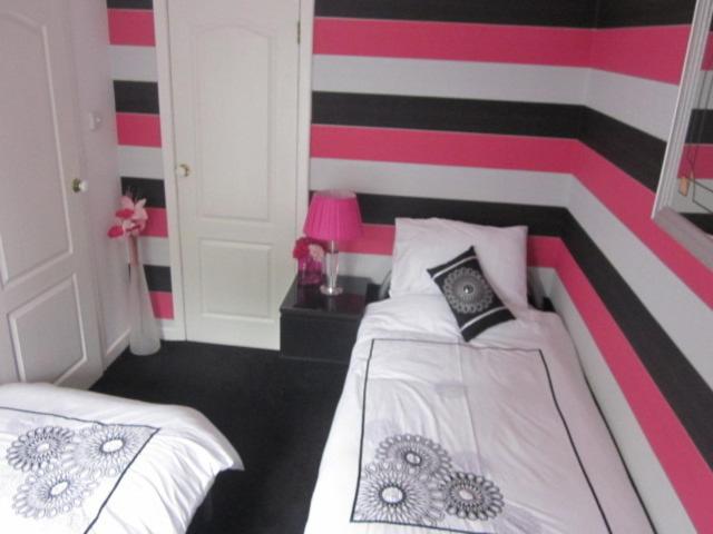 Small Twin Room with Shared Bathroom photo 2