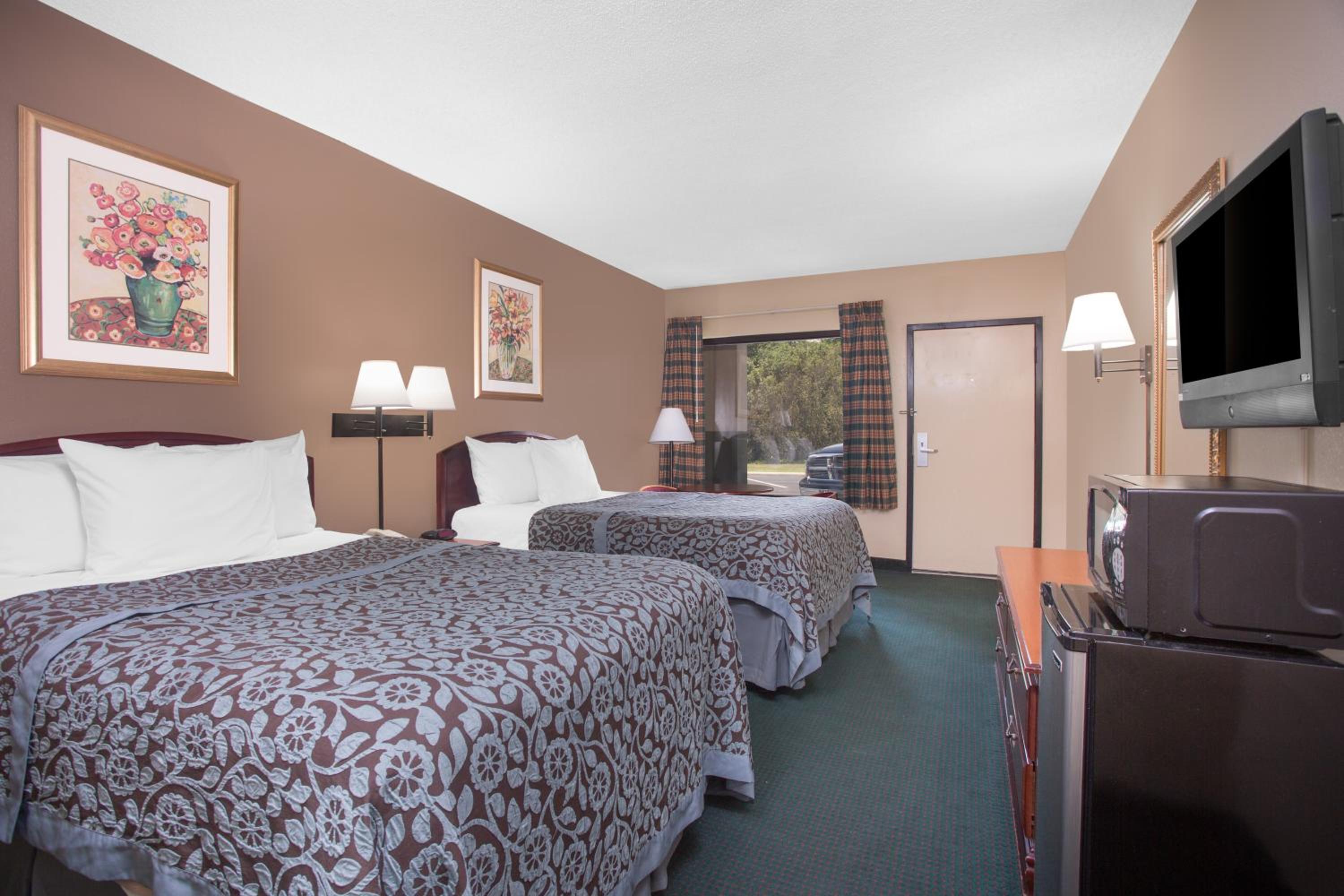 Deluxe Double Room with Two Double Beds - Non-Smoking - Photo 1